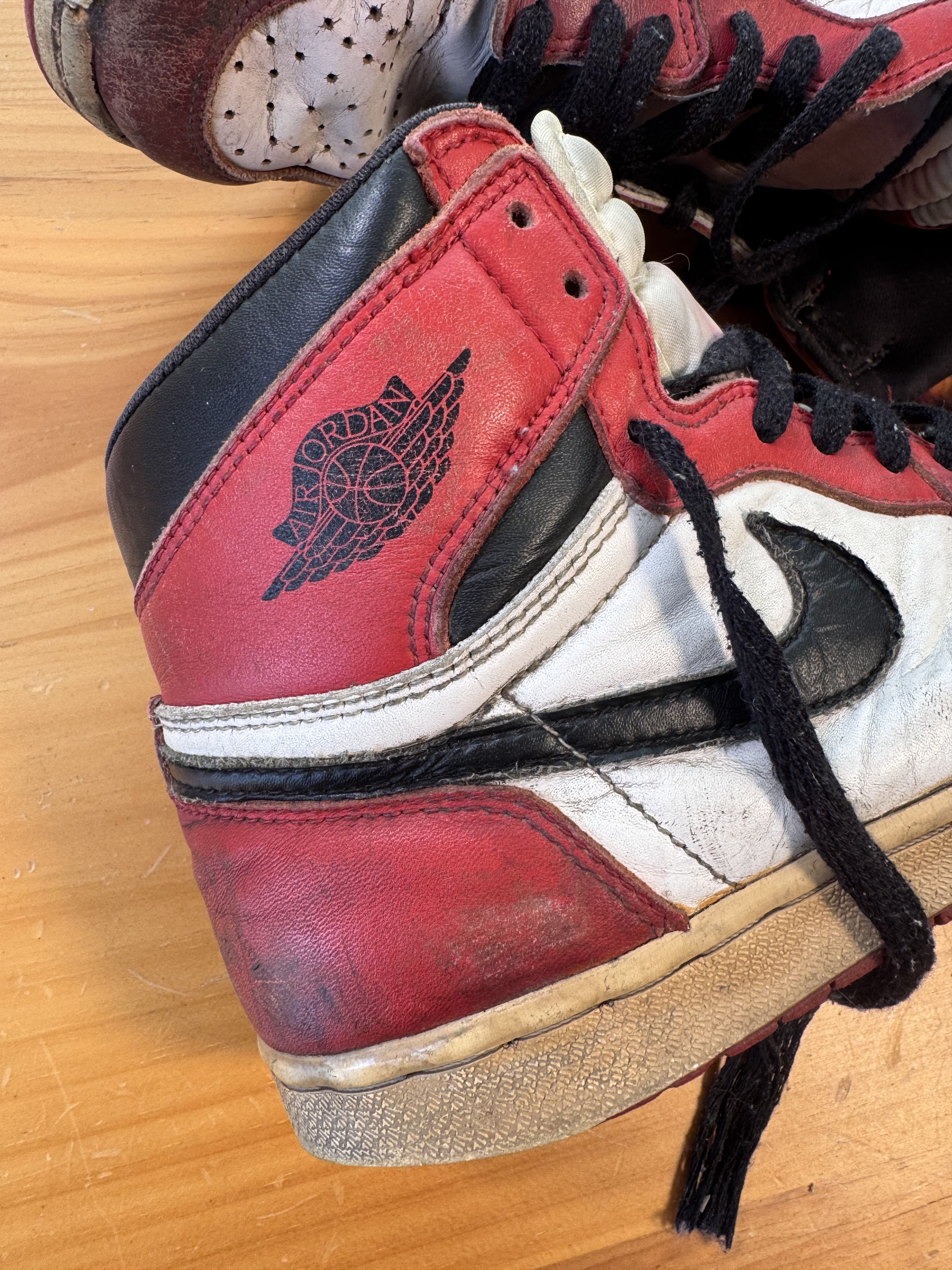 Jordan Brand 1994 Jordan Chicago 1 destroyed Size US 10 / EU 43 - 2 Thumbnail