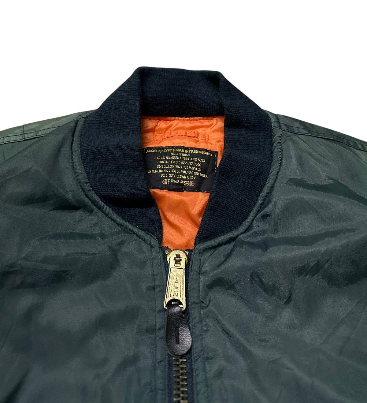Vintage Vintage 90s I.T plain military bomber jacket Size US L / EU 52-54 / 3 - 3 Thumbnail