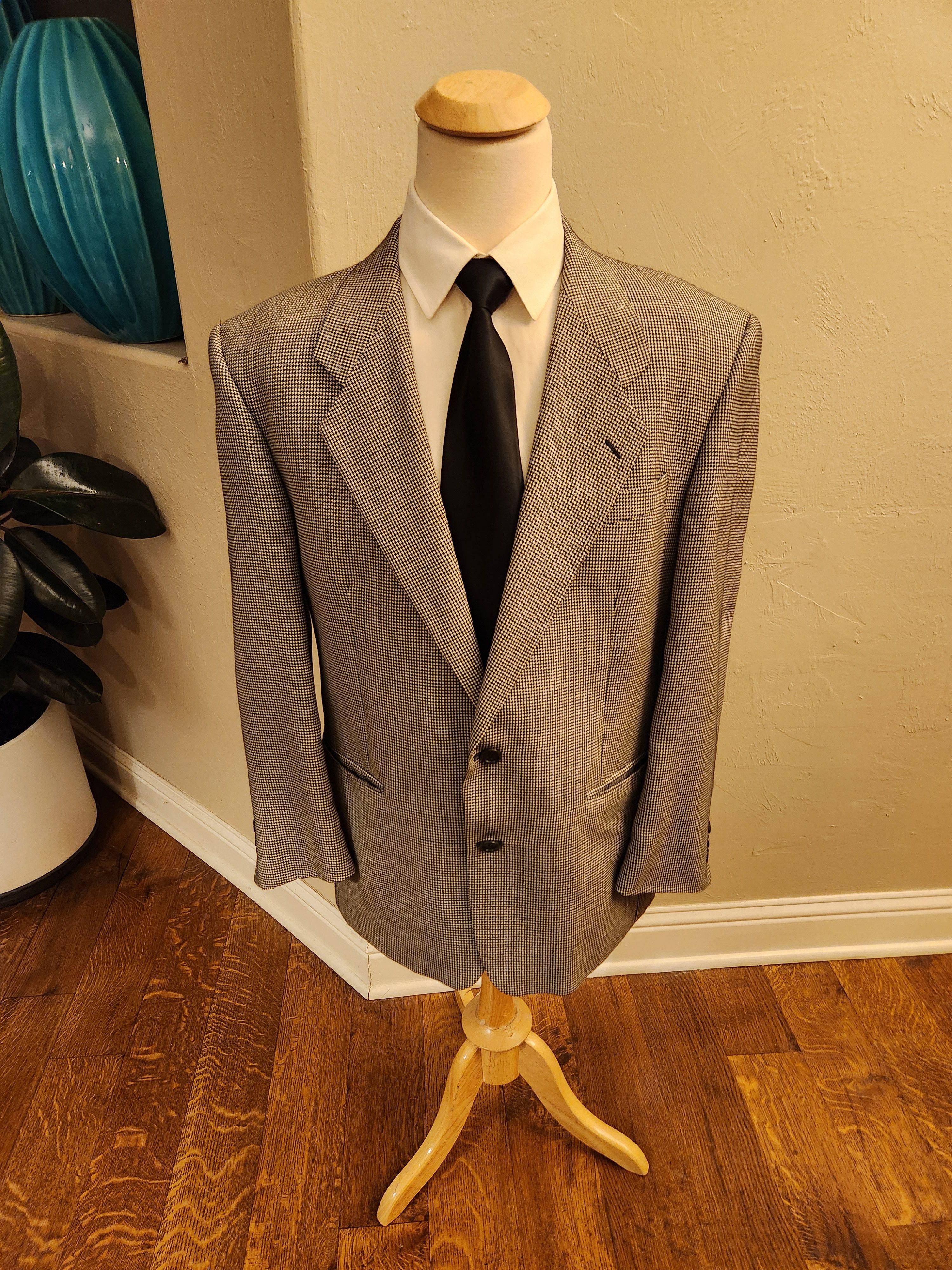 Yves Saint Laurent Vintage Black and Gray Men's Houndstooth Blazer Size 40R - 1 Thumbnail