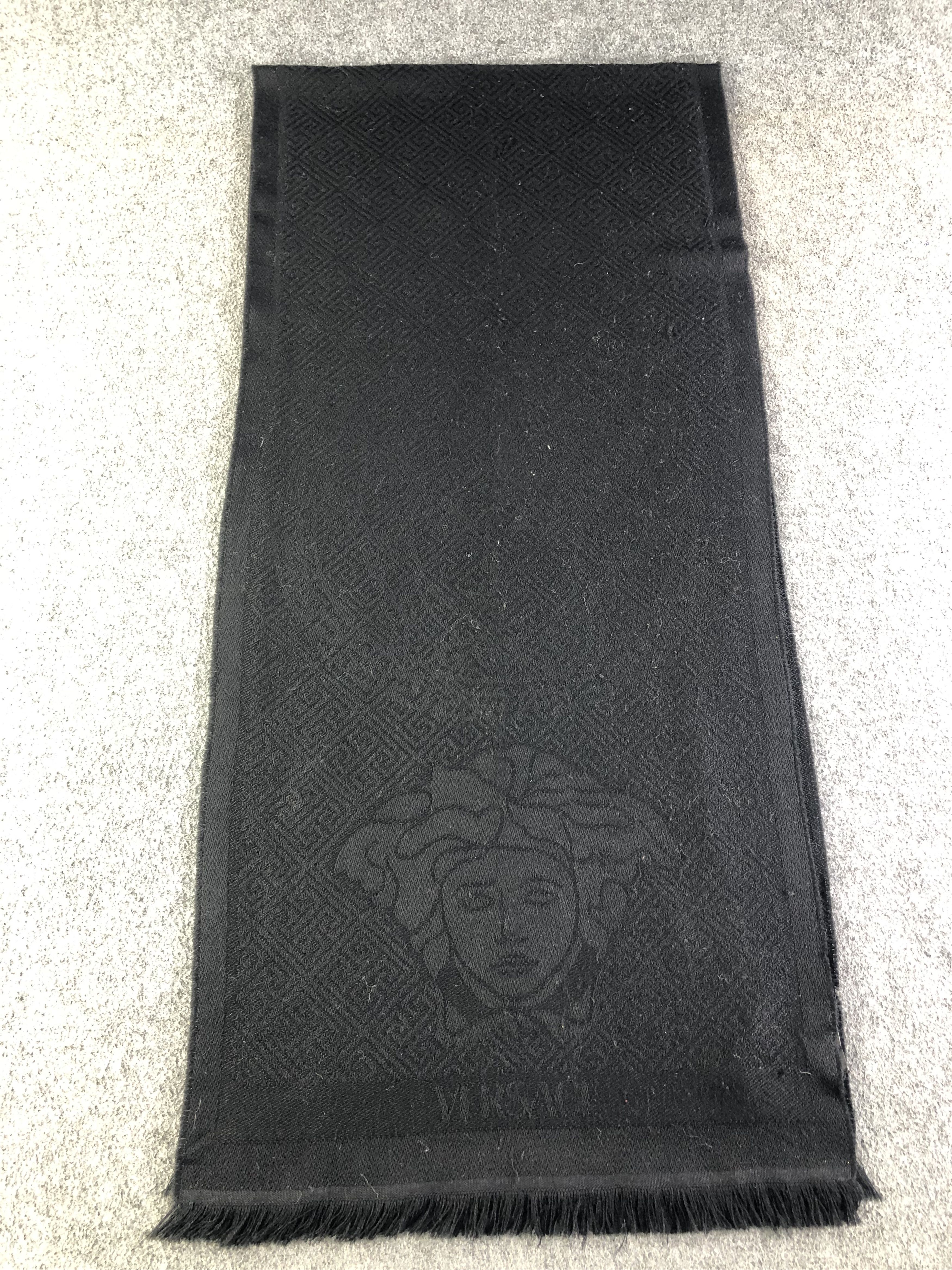 Versace Gianni Versace Medusa Scarf / Muffler / Neckwear SS1225 Size ONE SIZE - 2 Thumbnail