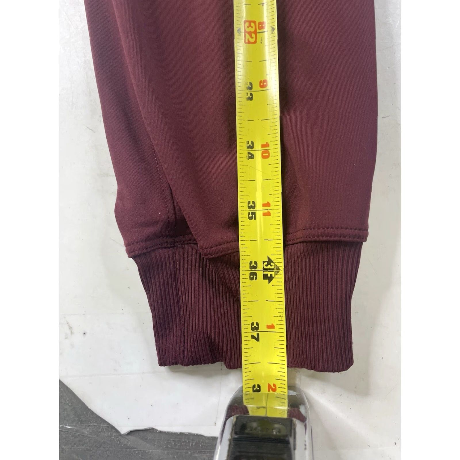 Lululemon Lululemon Jogger Pants Womens 4 Burgundy Nylon Spandex Tapered Pockets Athleisure Cross Training Gym Running Activewear Jeans? Size 27" / US 4 / IT 40 - 5 Thumbnail