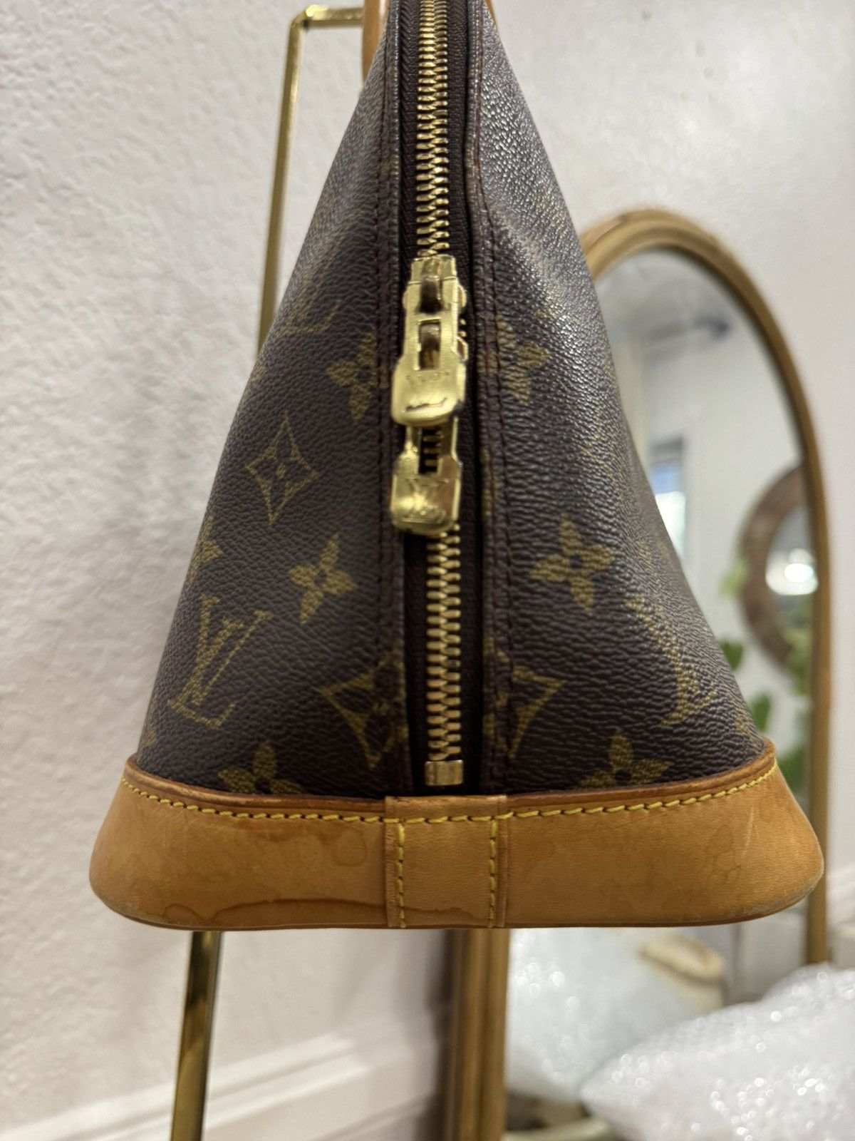 Louis Vuitton Louis Vuitton Alma PM Monogram Handbag Size ONE SIZE - 6 Thumbnail