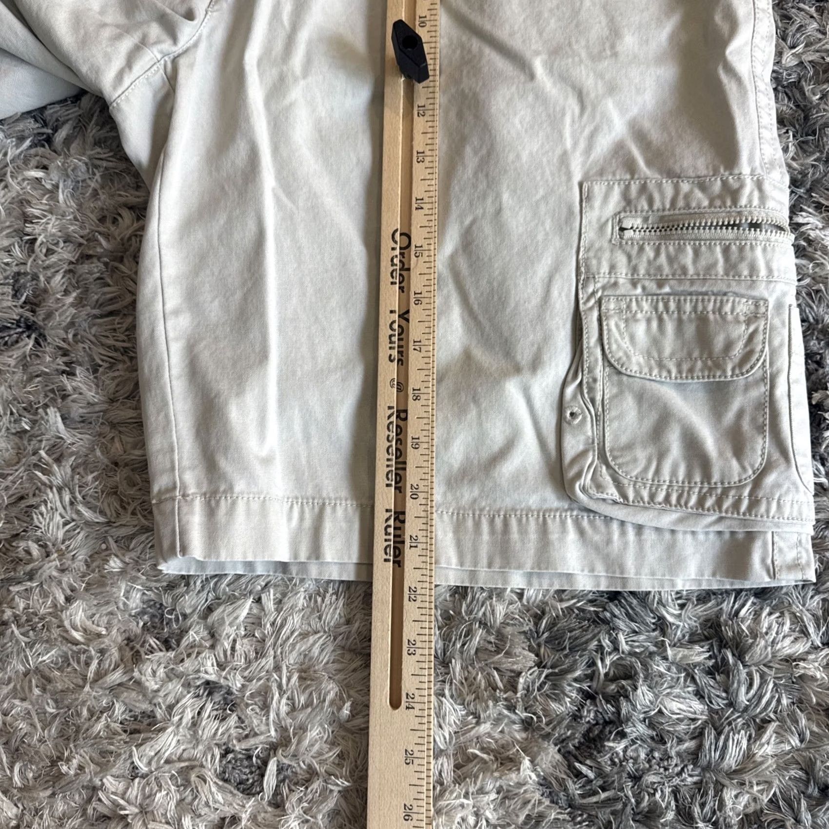 Izod VINTAGE Izod Shorts Size 38 Gray Cream Casual Pockets Rare Y2K 00’s Men’s Size US 38 / EU 54 - 6 Thumbnail