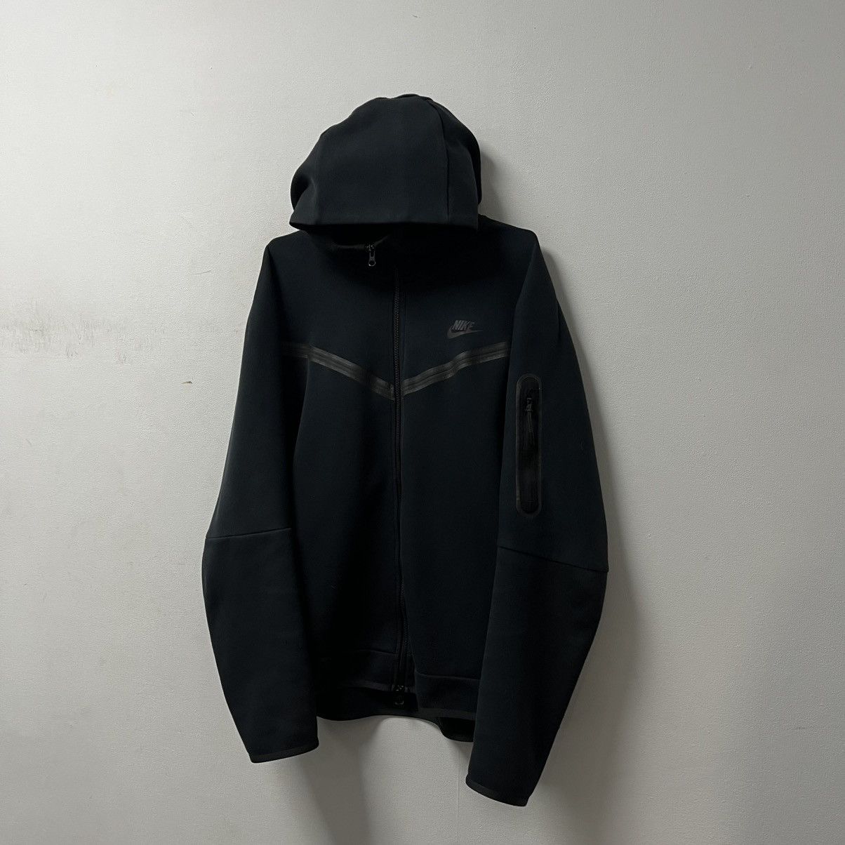 Nike Nike Tech Fleece Hoodie Black Size: L Size US L / EU 52-54 / 3 - 7 Thumbnail