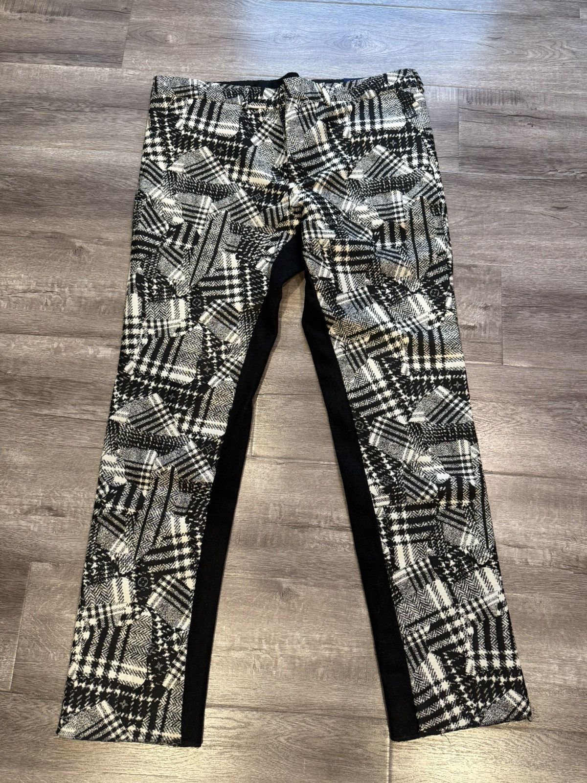 Louis Vuitton Louis Vuitton Wool Plaid Grey Monogram Pants Size US 38 / EU 54 - 1 Thumbnail
