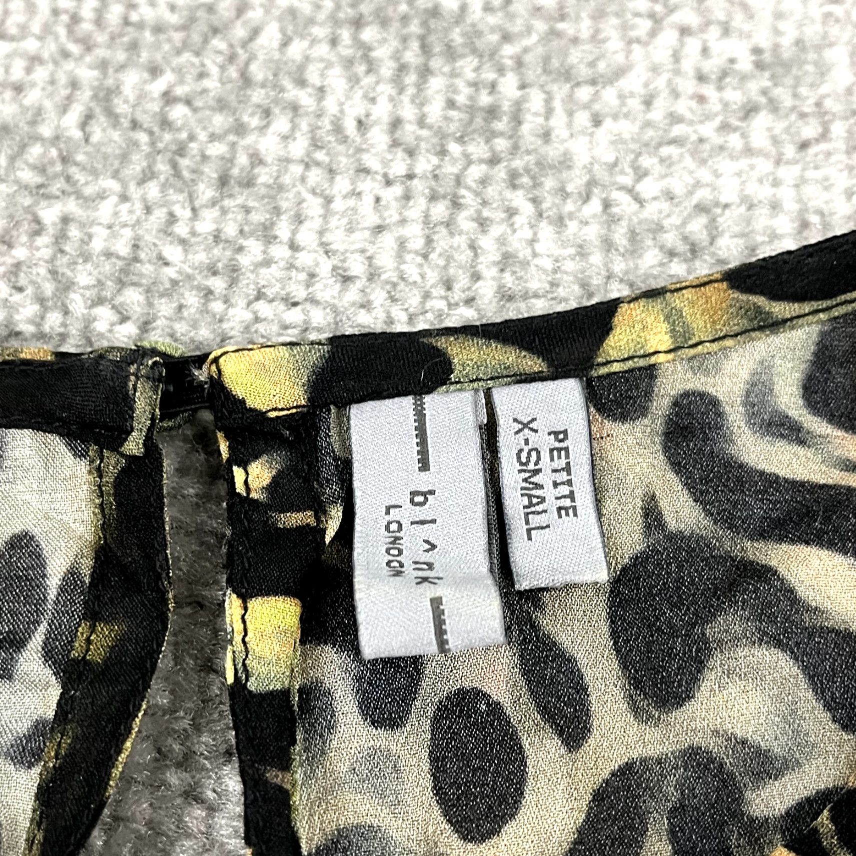 Anthropologie VINTAGE Anthropologie Bl^nk London Top Womens XS Petite Miranda Leopard Viscose Peasant Size XS / US 0-2 / IT 36-38 - 2 Thumbnail
