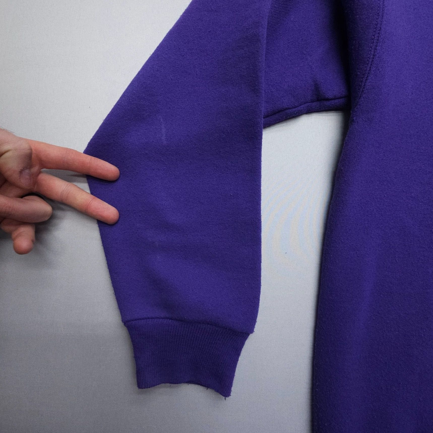 Hanes VINTAGE Hanes Sweatshirt Mens L Purple USA 50/50 Claremont Resort Graphic Print Crew Neck Fleece Logo 80s 90s All Seasons Size US L / EU 52-54 / 3 - 5 Thumbnail