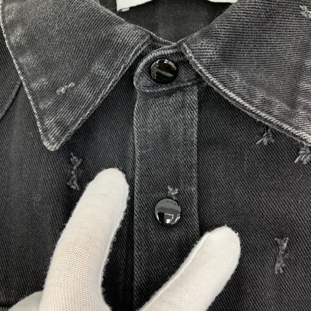 Givenchy Givenchy Hole Distressed Long Sleeve Denim Shirt K26WX Size US XS / EU 42 / 0 - 7 Thumbnail