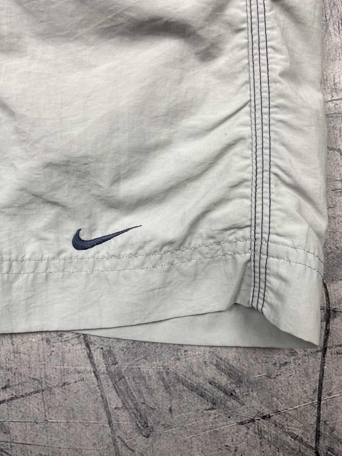 Nike × Vintage Vintage Nike Swoosh Cargo Drill Y2K Nylon Shorts Size US 35 - 4 Thumbnail