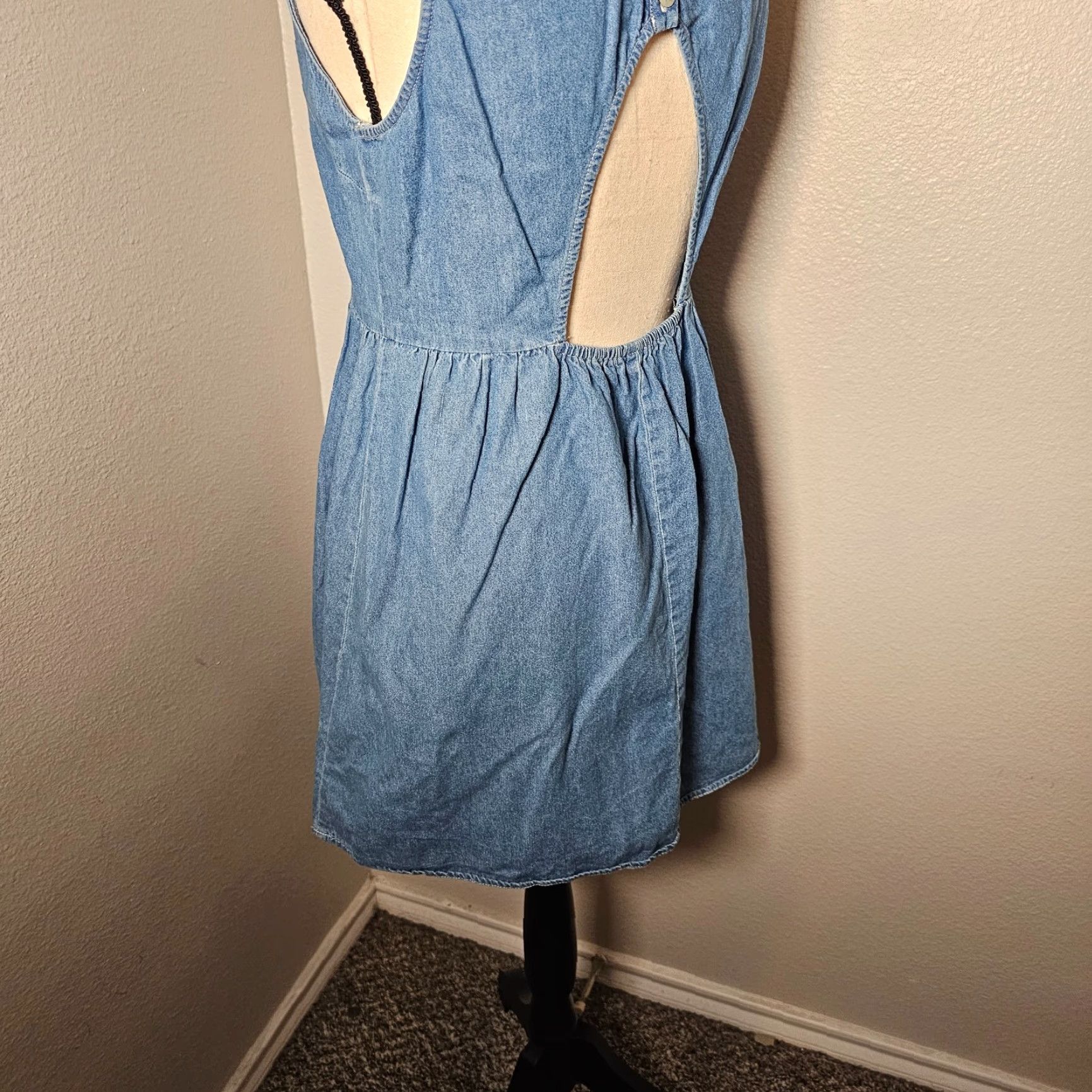 Forever 21 FOREVER 21 Women’s Dress Blue Denim Sleeveless Pockets Button Short Mini Bodycon Dress Size S / US 4 / IT 40 - 5 Thumbnail