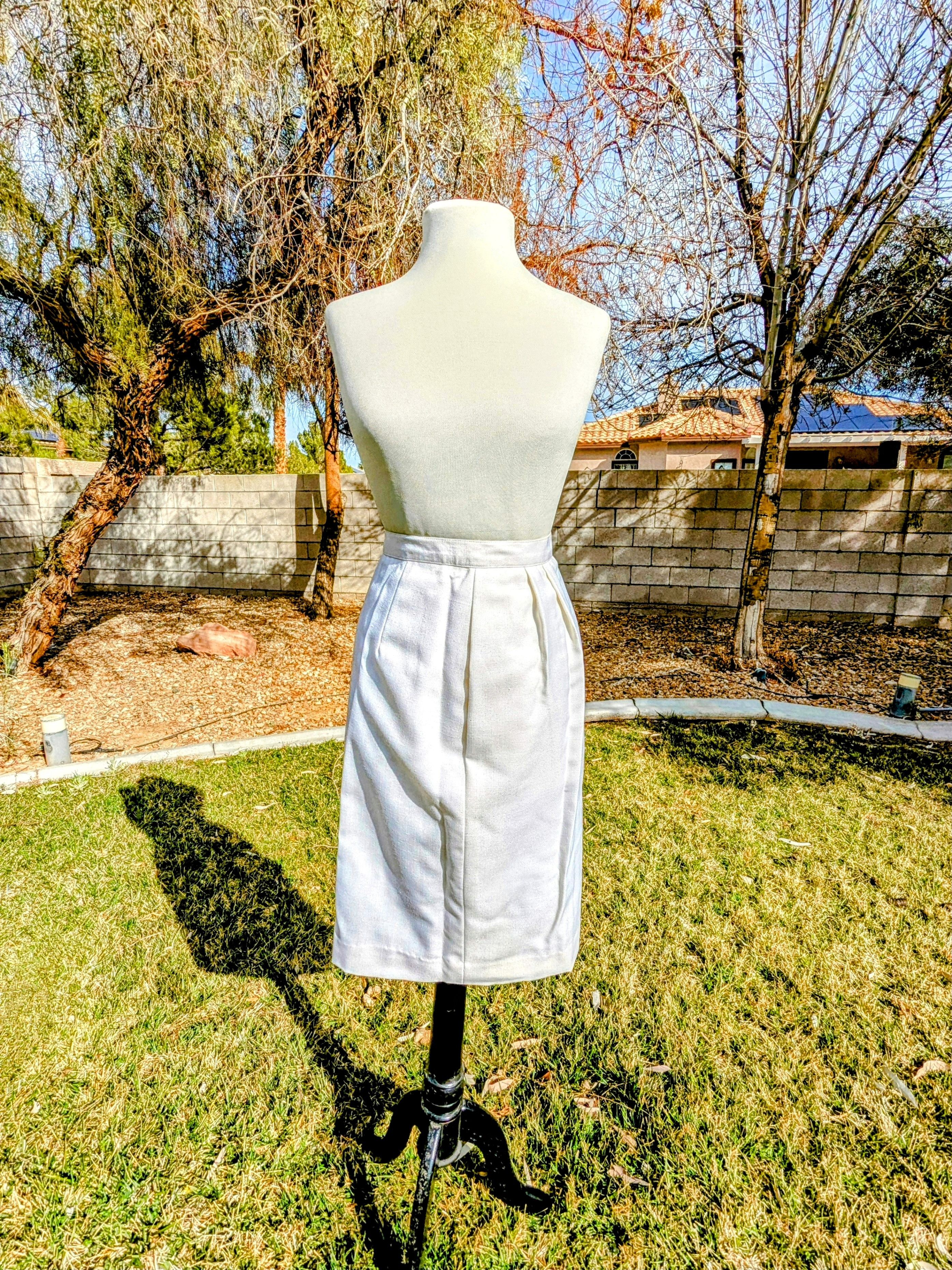 Vintage Vintage 1980s White Peabody House Pleated Maxi Petite Skirt Size 26" / US 2 / IT 38 - 1 Thumbnail
