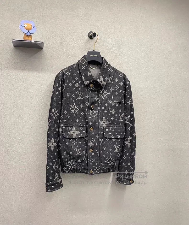 Louis Vuitton Louis Vuitton Gypsophila paniculata Black Burst Logo Full Size US S / EU 44-46 / 1 - 3 Thumbnail