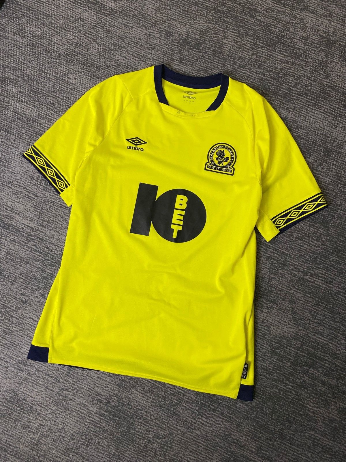 Umbro Blackburn Rovers FC 2018/19 Away Football/Soccer Jersey Kit Size US L / EU 52-54 / 3 - 1 Thumbnail