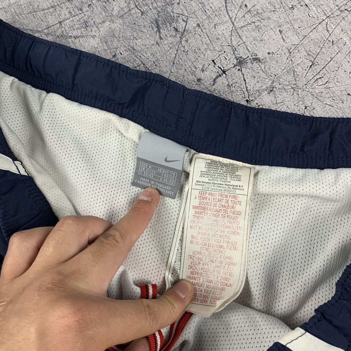 Nike Vintage Nike Retro Nylon Swim Shorts Size M Blue 90’s Size US 32 / EU 48 - 5 Thumbnail