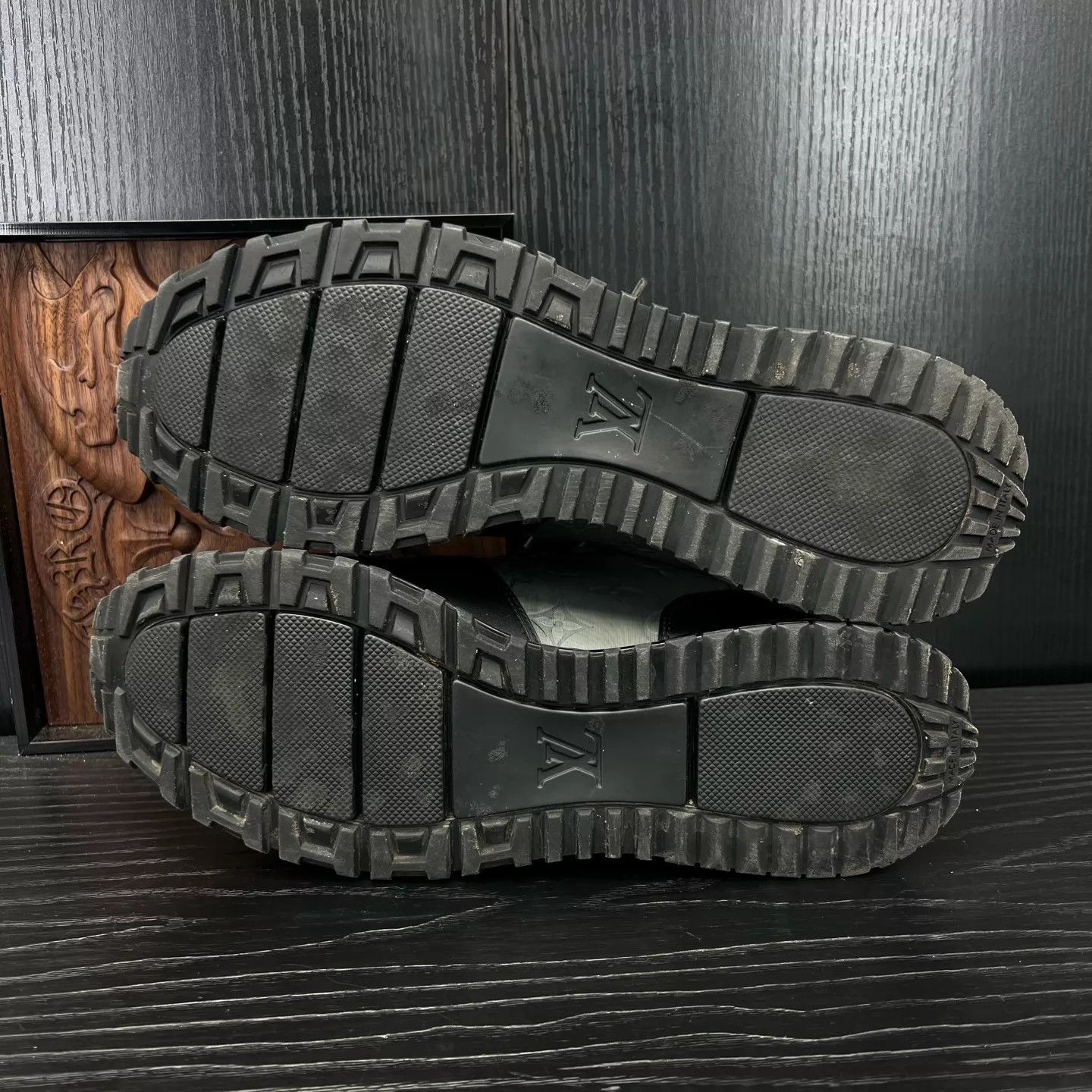 Louis Vuitton LV Run Away Black 7/41 (US/EU) Original Box Size US 8 / EU 41 - 7 Thumbnail