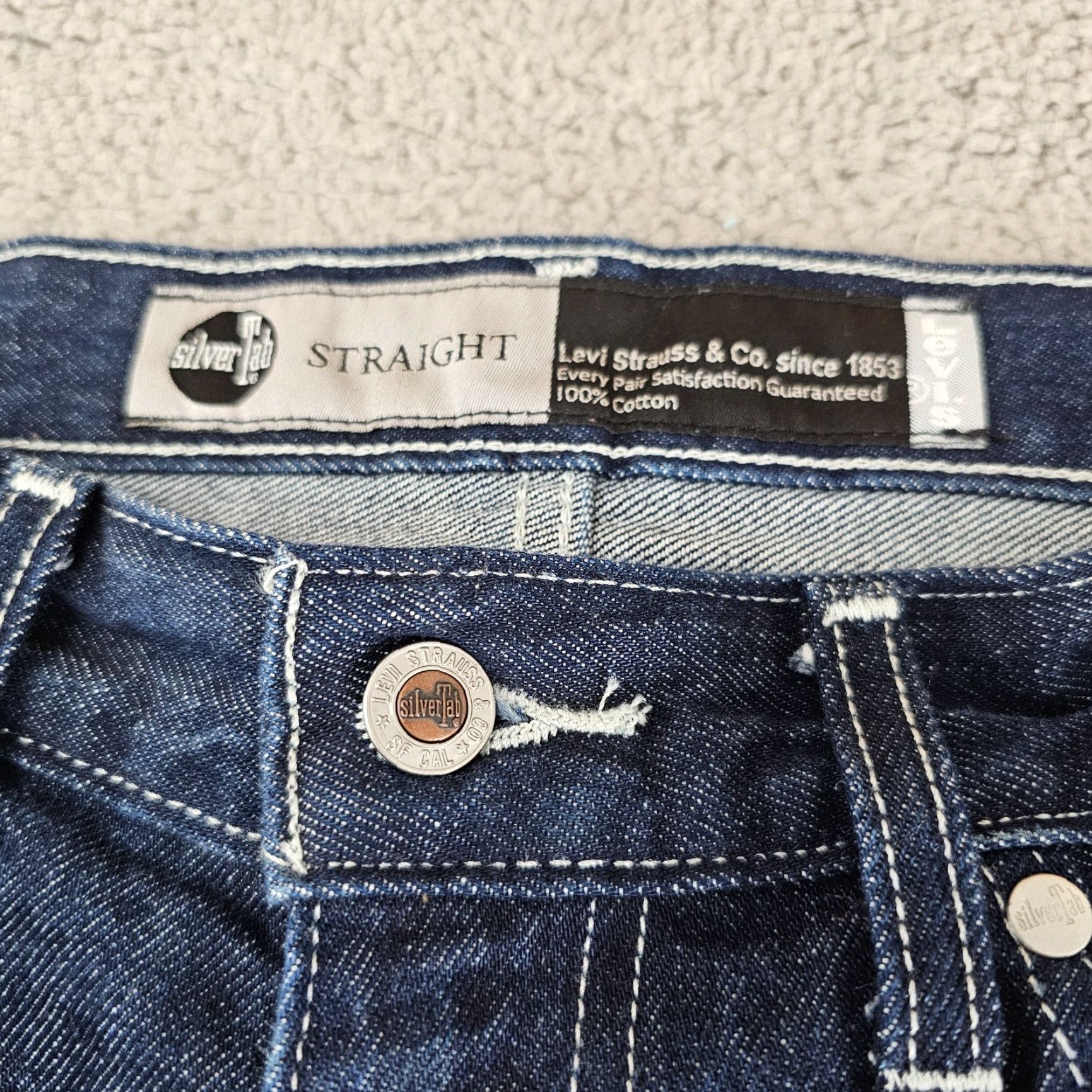 Denime VINTAGE Levis Silvertab Jeans Mens Straight Dark Wash Denim Cotton 31x26 Regular 5-Pocket Blue Jeans Mens Size US 31 - 3 Thumbnail