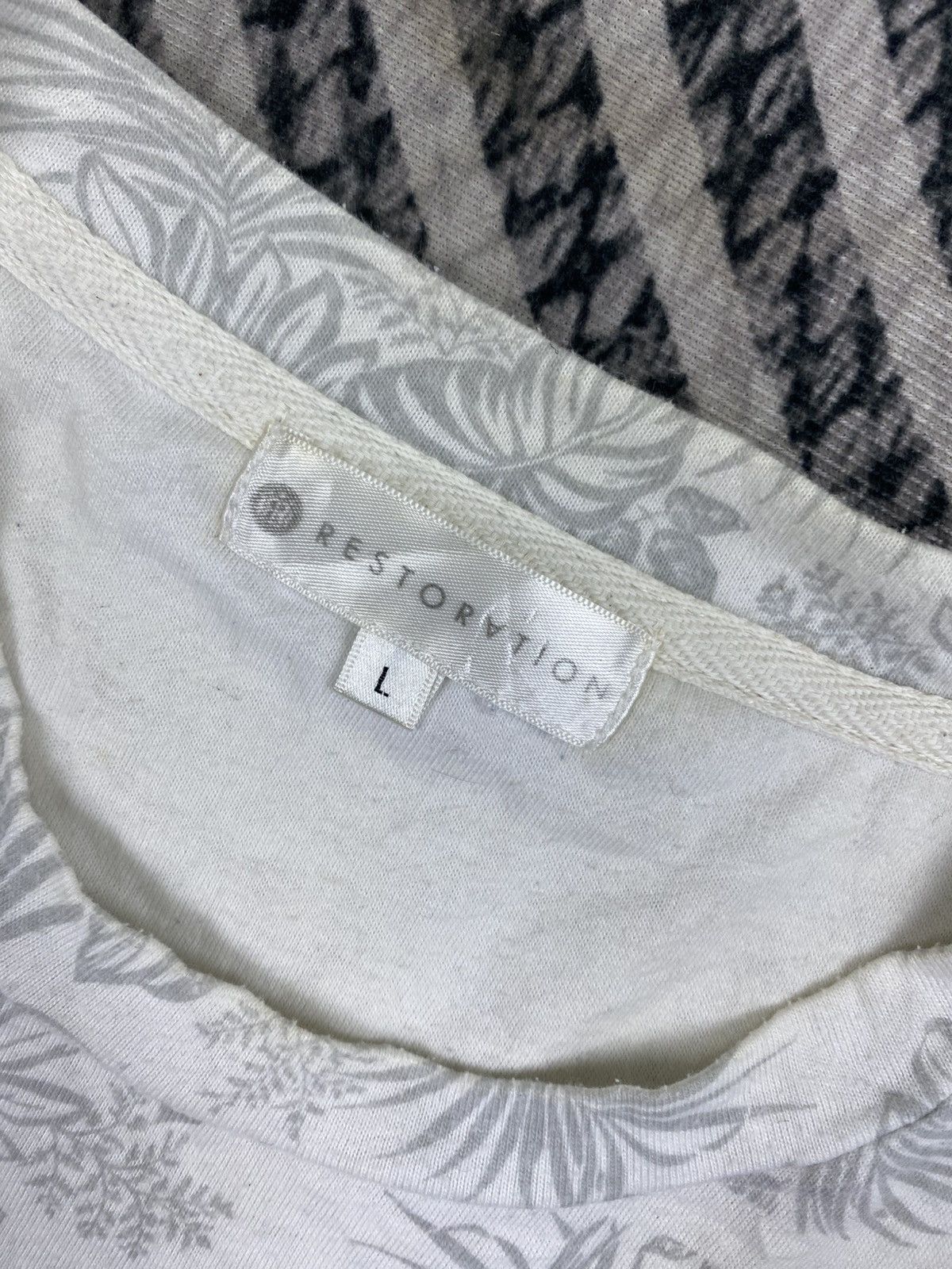 Restoration Vtg Restoration Leaf Pattern Crewneck Shortsleeve T-Shirt Size US L / EU 52-54 / 3 - 7 Thumbnail