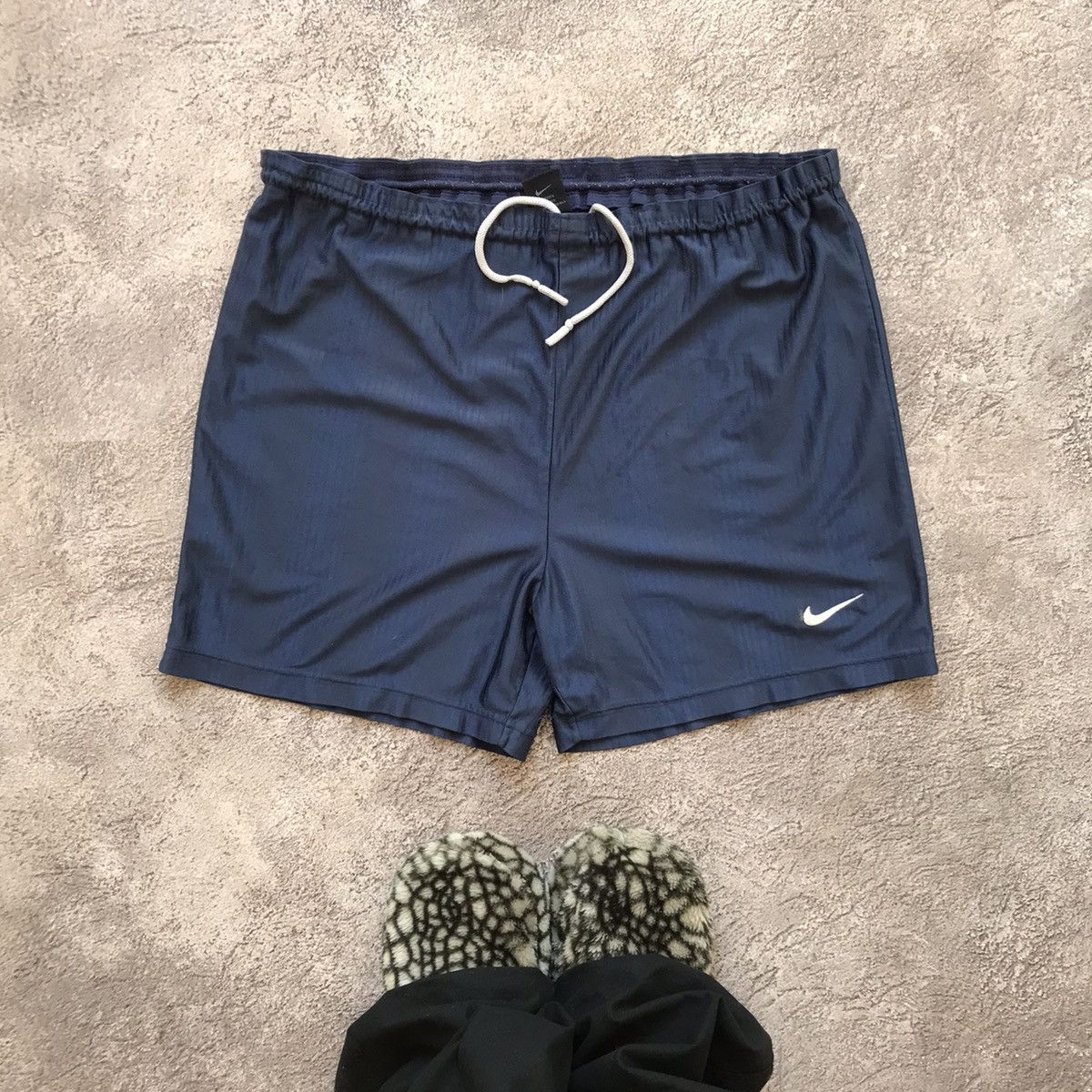 Vintage Vintage Nike Swoosh Shorts Y2K Streetwear Skate Navy Slim 34 Size US 34 / EU 50 - 1 Thumbnail