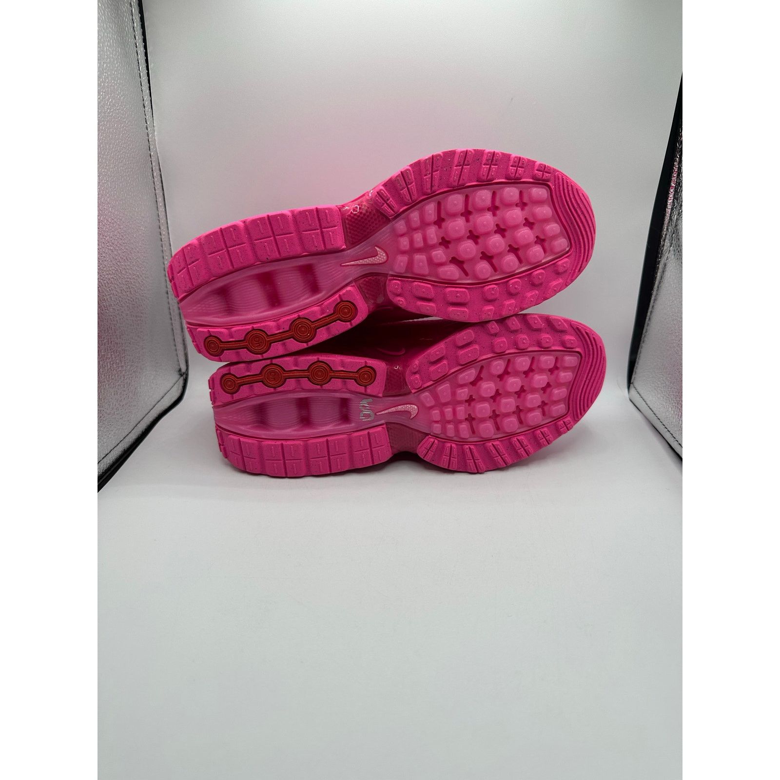 Nike Nike Air Max DN Wmns “Laser Fuchsia” size 7.5w Size US 7.5 / IT 37.5 - 5 Thumbnail