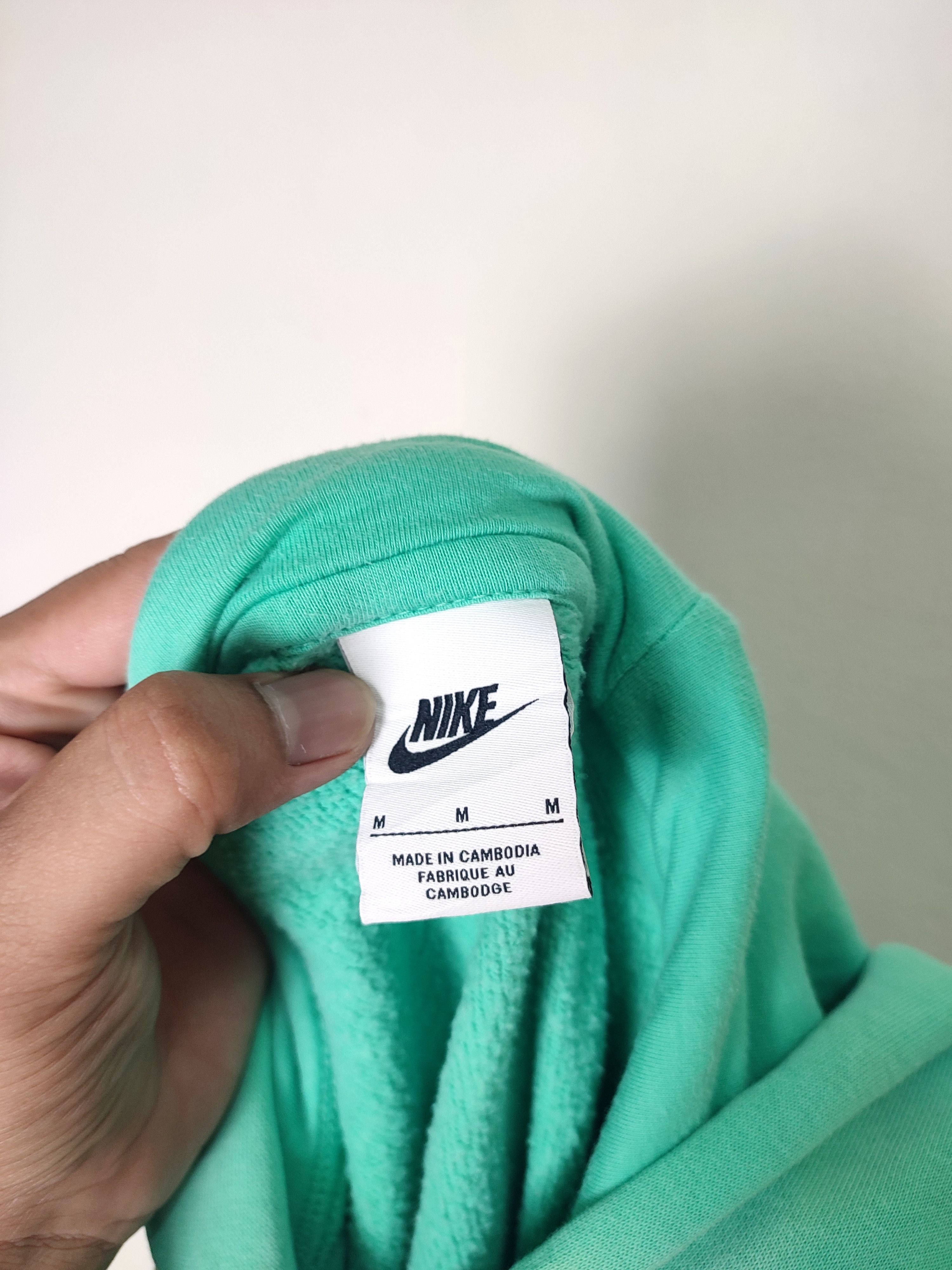 Nike Vintage Nike Center Logo Hoodies Size US M / EU 48-50 / 2 - 10 Thumbnail