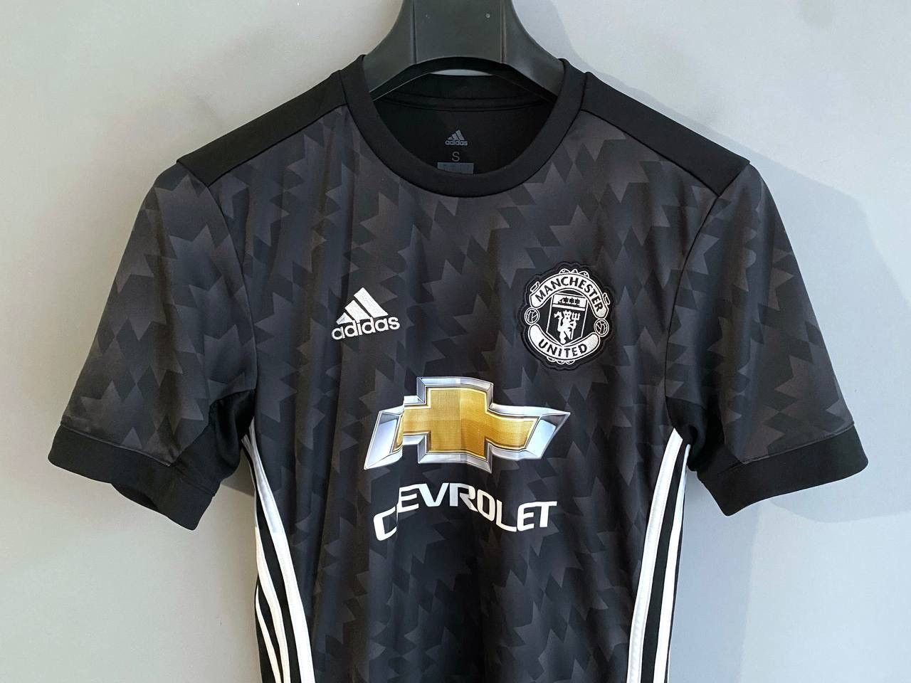 Adidas Manchester United 2017/18 Away Soccer Jersey #6 POGBA, Sz S Size US S / EU 44-46 / 1 - 3 Thumbnail