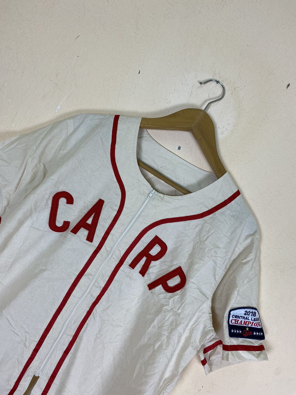 Other Japanese Retro Hiroshima Toyo Carp Baseball Jersey Size US L / EU 52-54 / 3 - 4 Thumbnail