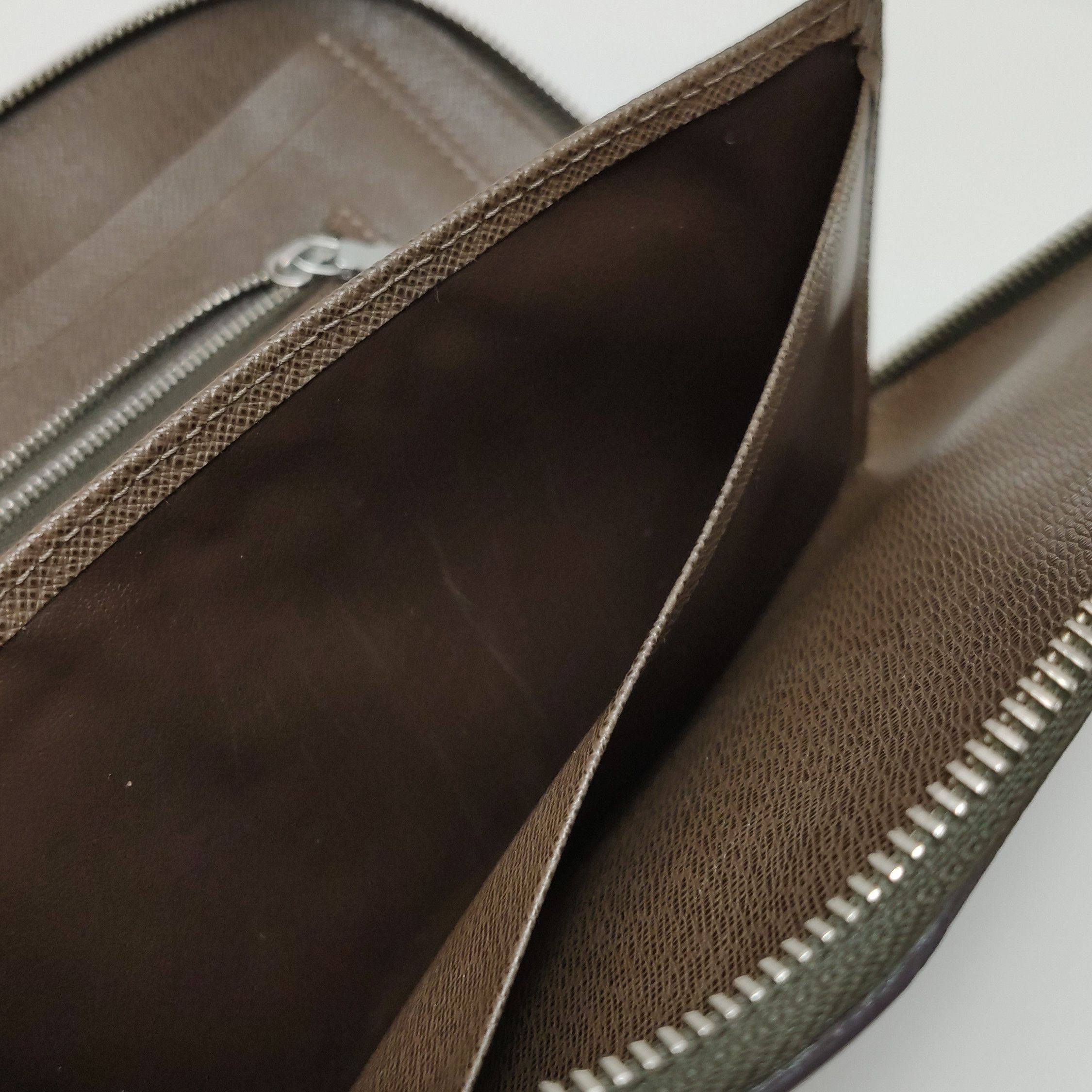 Louis Vuitton Louis Vuitton (LV) Atoll leather solid color clutch -y2506 Size ONE SIZE - 2 Thumbnail