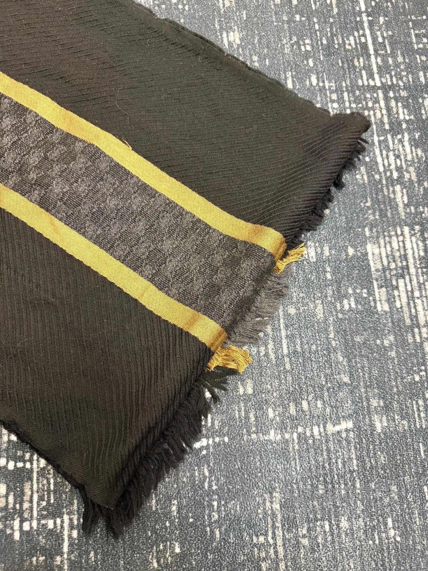 Gucci Gucci Classic Monogram Scarf. Size ONE SIZE - 2 Thumbnail