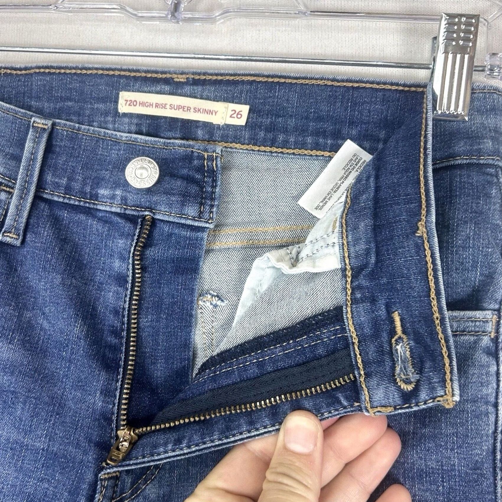 Levi's Levi's 720 High Rise Super Skinny Jeans Womens Size 26 Medium Wash Blue Denim Jeans Slim 31in Inseam Mens? No, Womens Size 26" / US 2 / IT 38 - 2 Thumbnail