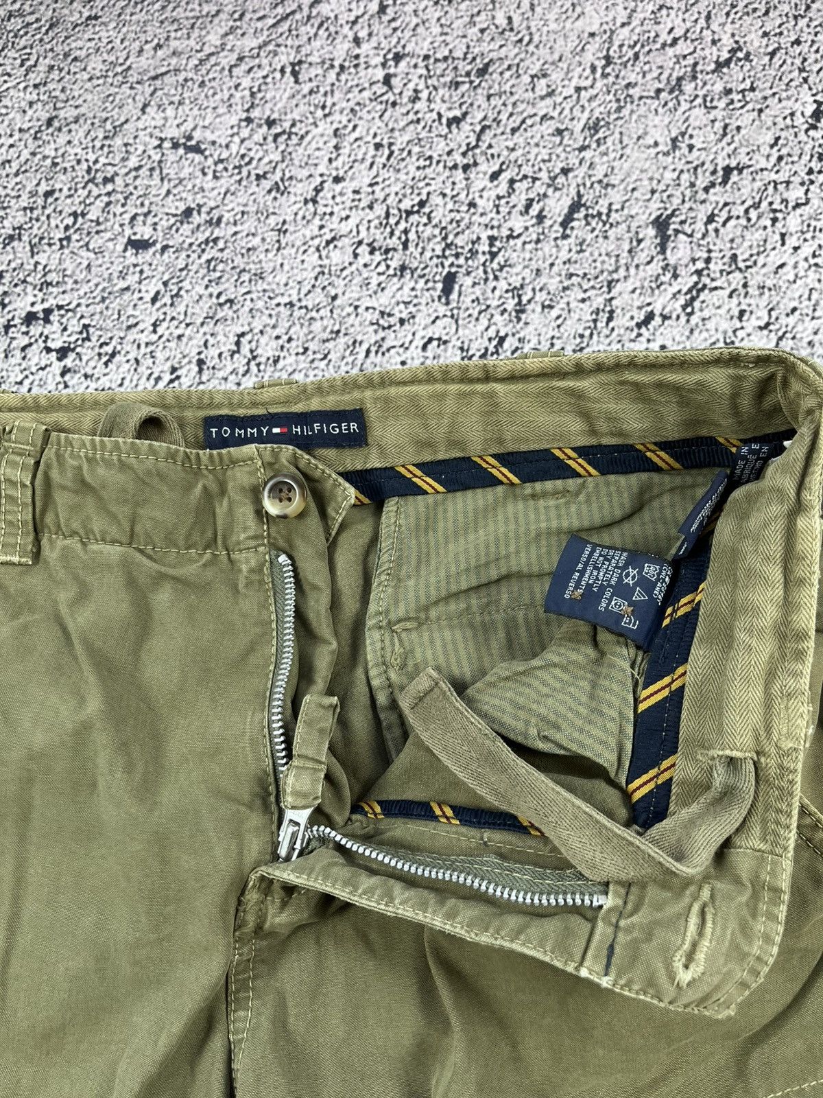 Tommy Hilfiger Vintage Tommy Hilfiger Cargo Shorts size 30 Size US 30 / EU 46 - 4 Thumbnail