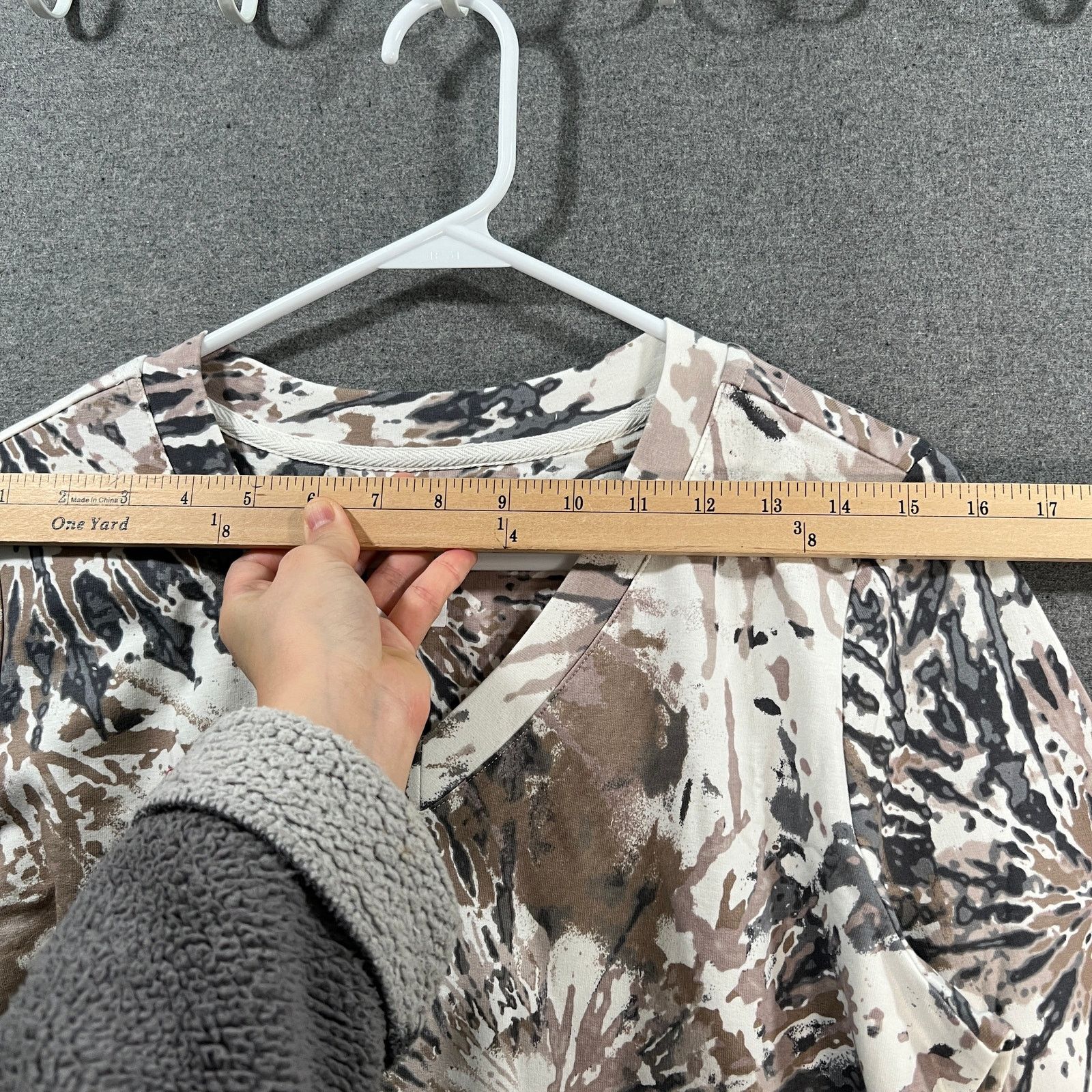 Other Denim & Co Active Printed Terry V-Neck Pullover Size XS / US 0-2 / IT 36-38 - 6 Thumbnail