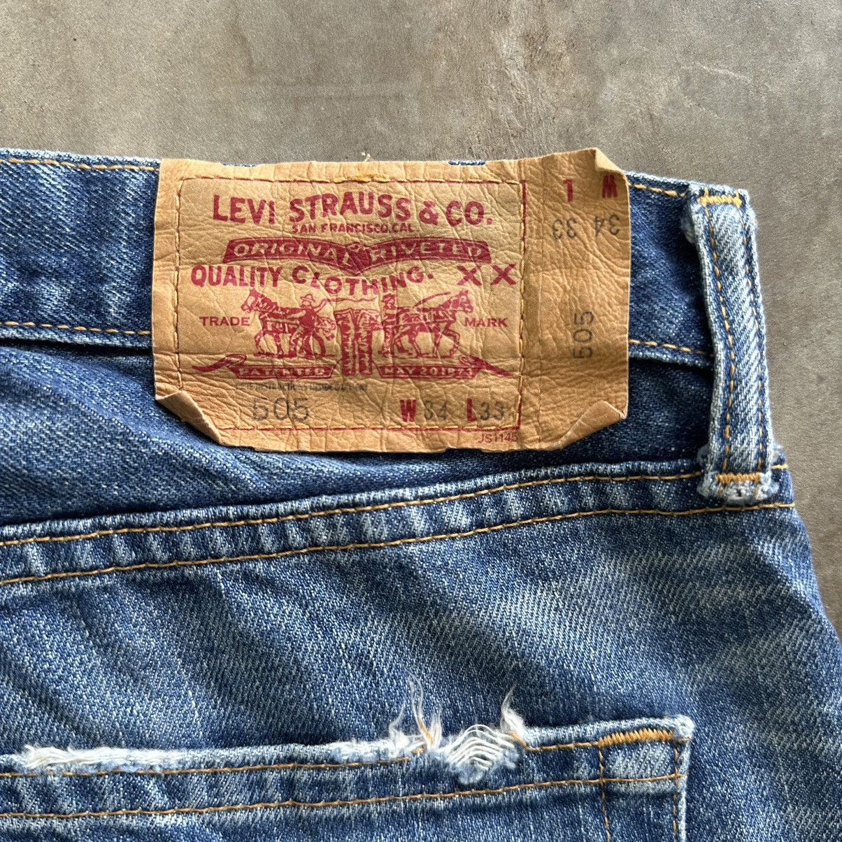 Jean × Levi's × Vintage Vintage Levi’s 505 Distressed Faded Denim Jean Pant W35 Size US 35 - 13 Thumbnail