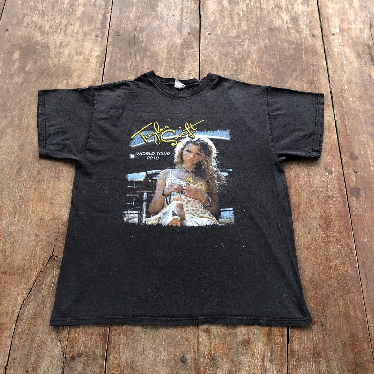 Band Tees Vintage 2010 Taylor Swift World Tour Rare T Shirt Size US XL / EU 56 / 4 - 4 Thumbnail
