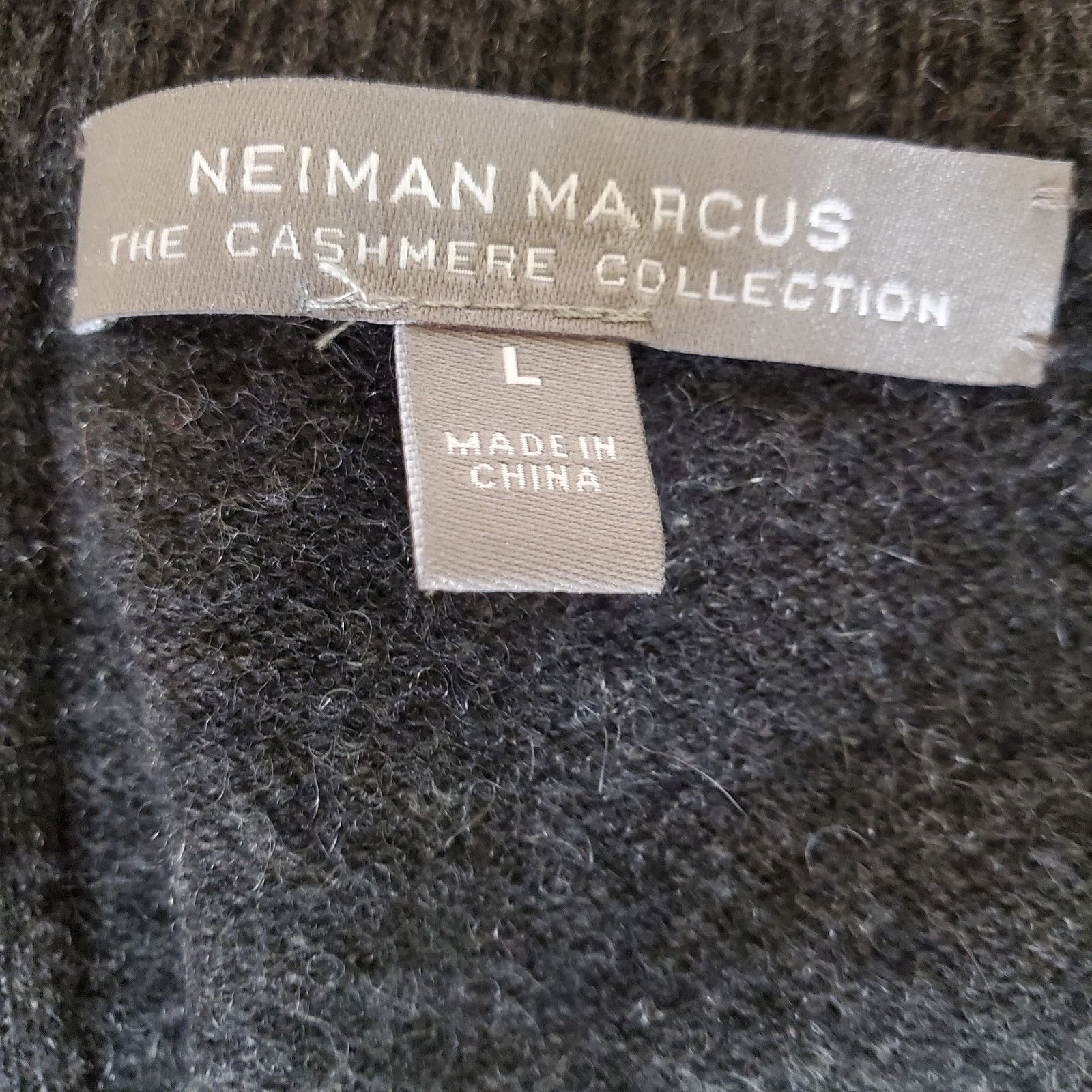 Neiman Marcus Neiman Marcus Cashmere Sweater Reversible Cardigan Tan/gry/B Size L / US 10 / IT 46 - 6 Thumbnail