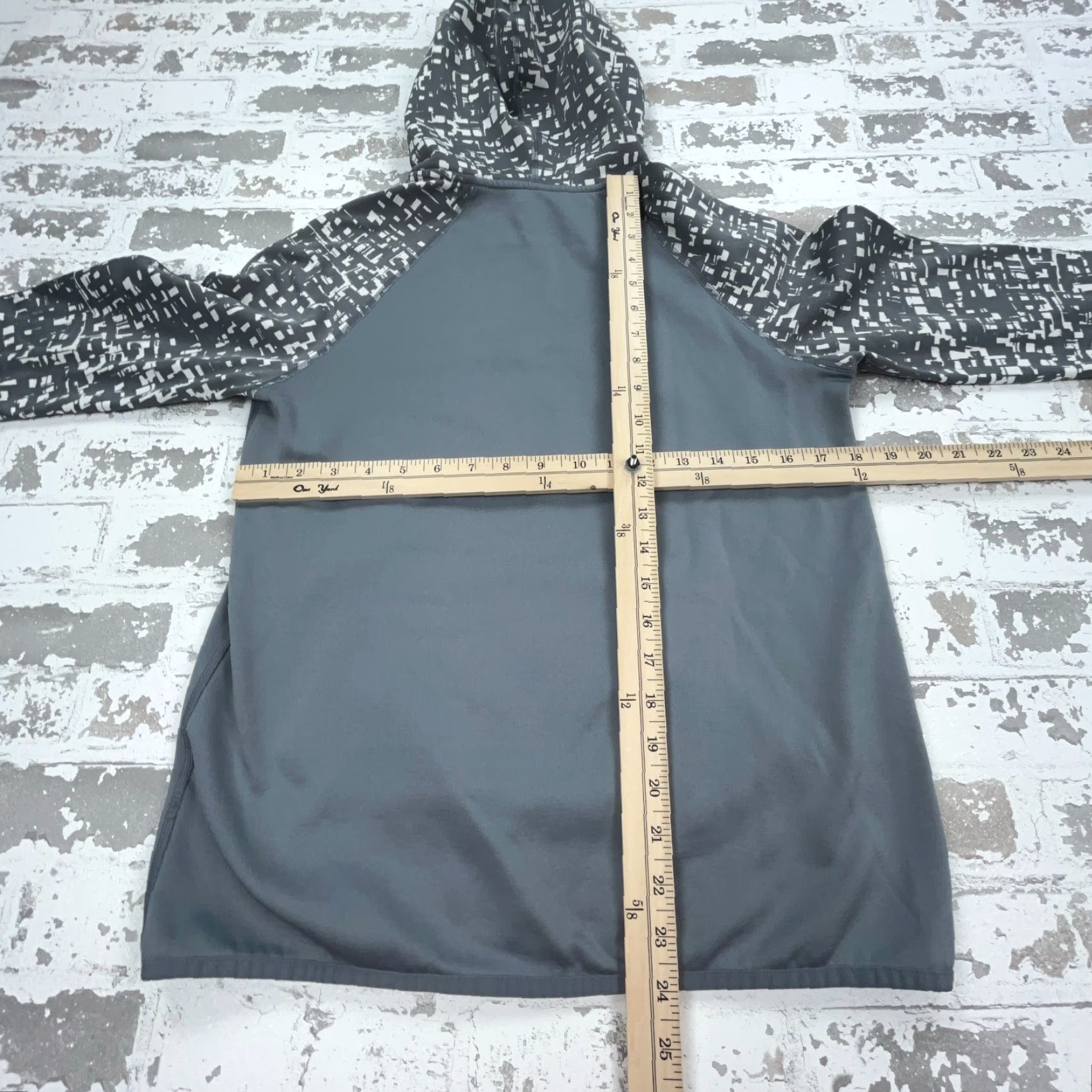 Nike Nike Hoodie Men Small Gray Dri Fit Geometric Camo Sweatshirt Performance Swoosh Size US S / EU 44-46 / 1 - 6 Thumbnail