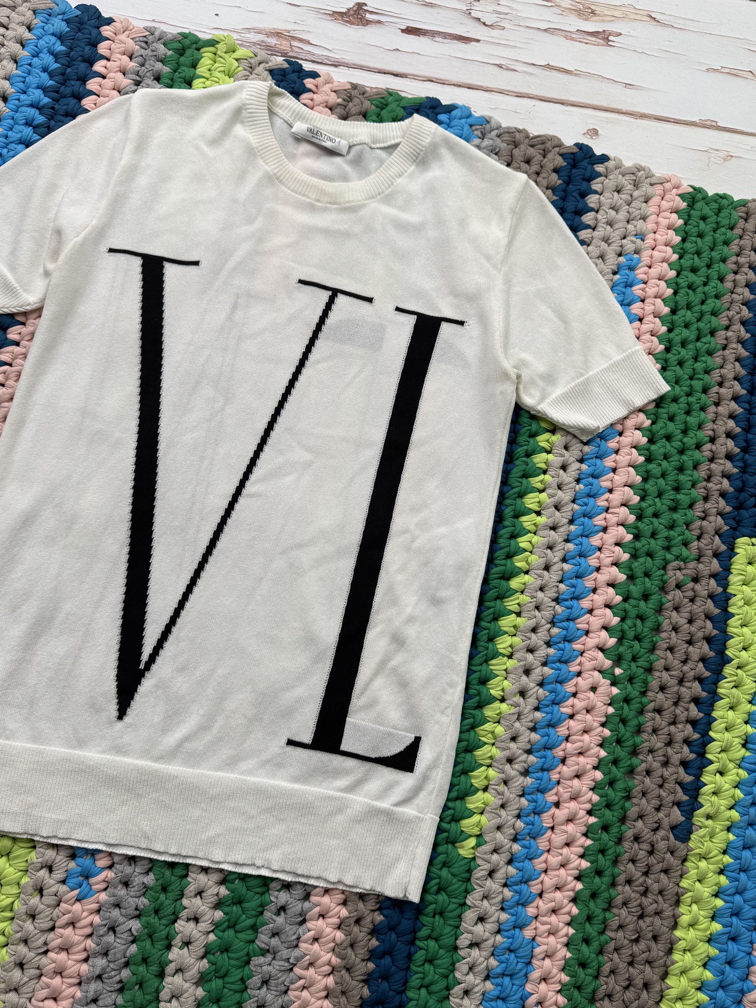 Valentino Valentino T-Shirt (V314)(D10) Size S / US 4 / IT 40 - 3 Thumbnail