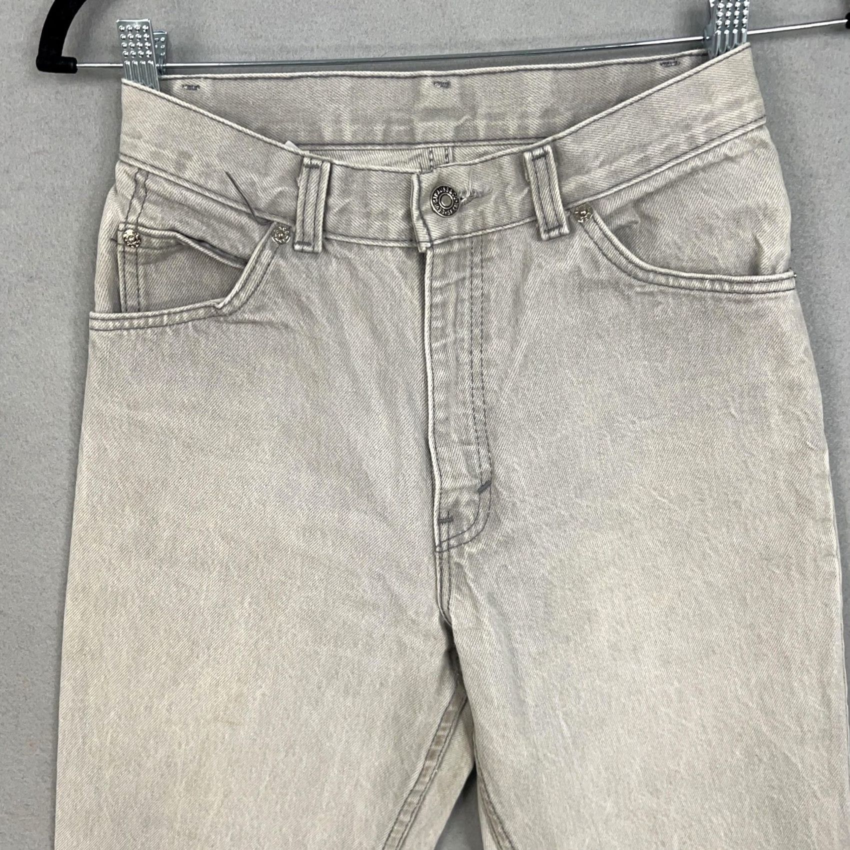 Levi's VINTAGE Levi's Jeans Womens 6 White Tab High Rise Tapered Mom Fit Crop US 90s Distressed Cropped Jeans Womens 6 (Gray) Black Friday not needed Size 28" / US 6 / IT 42 - 2 Thumbnail
