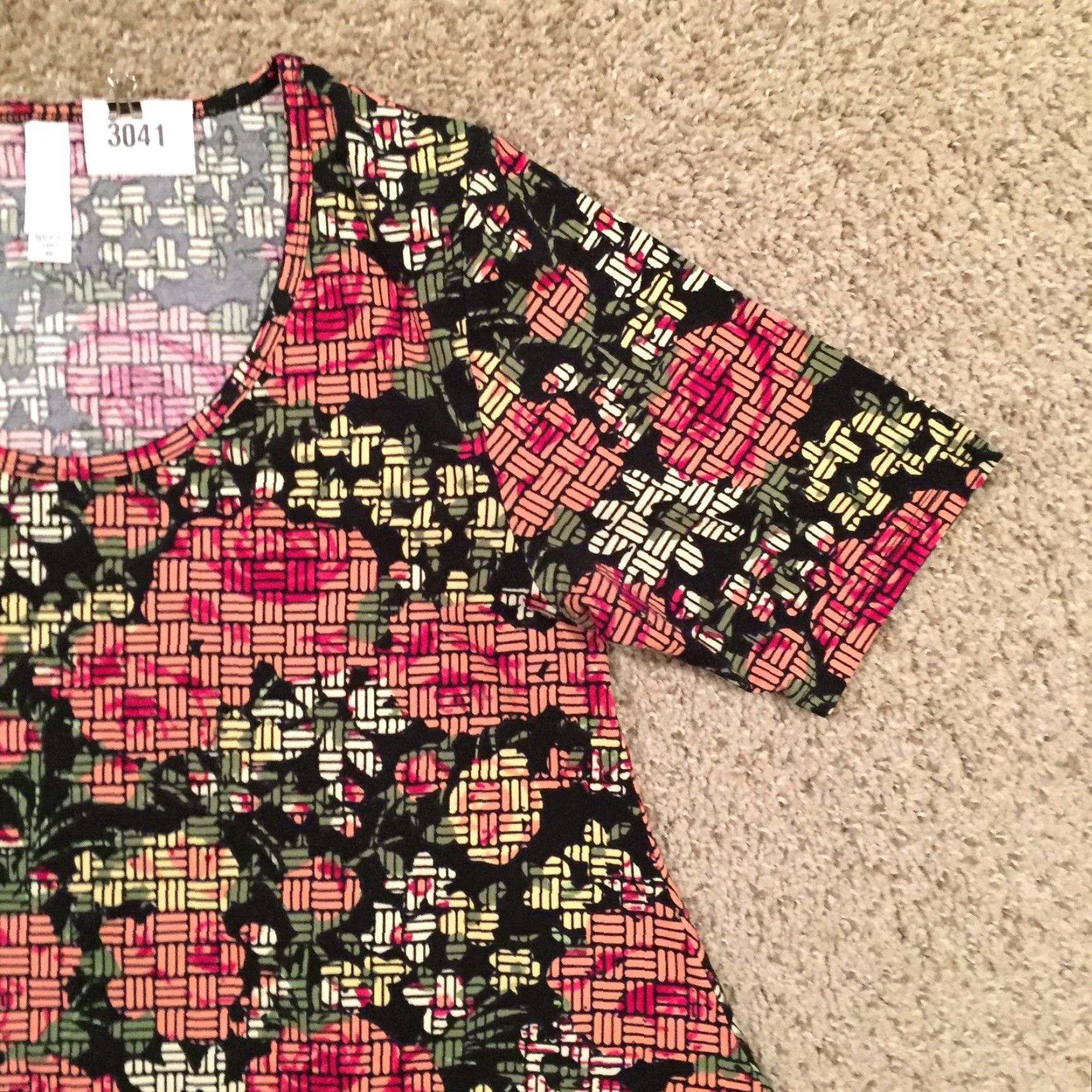 Vintage LuLaRoe Shirt Womens XS Pink Floral Short Sleeve T-Shirt Irma Tunic Everyday Casual Womens XS Pink Floral Short Sleeve LuLaRoe Irma Shrt Size XS / US 0-2 / IT 36-38 - 4 Thumbnail