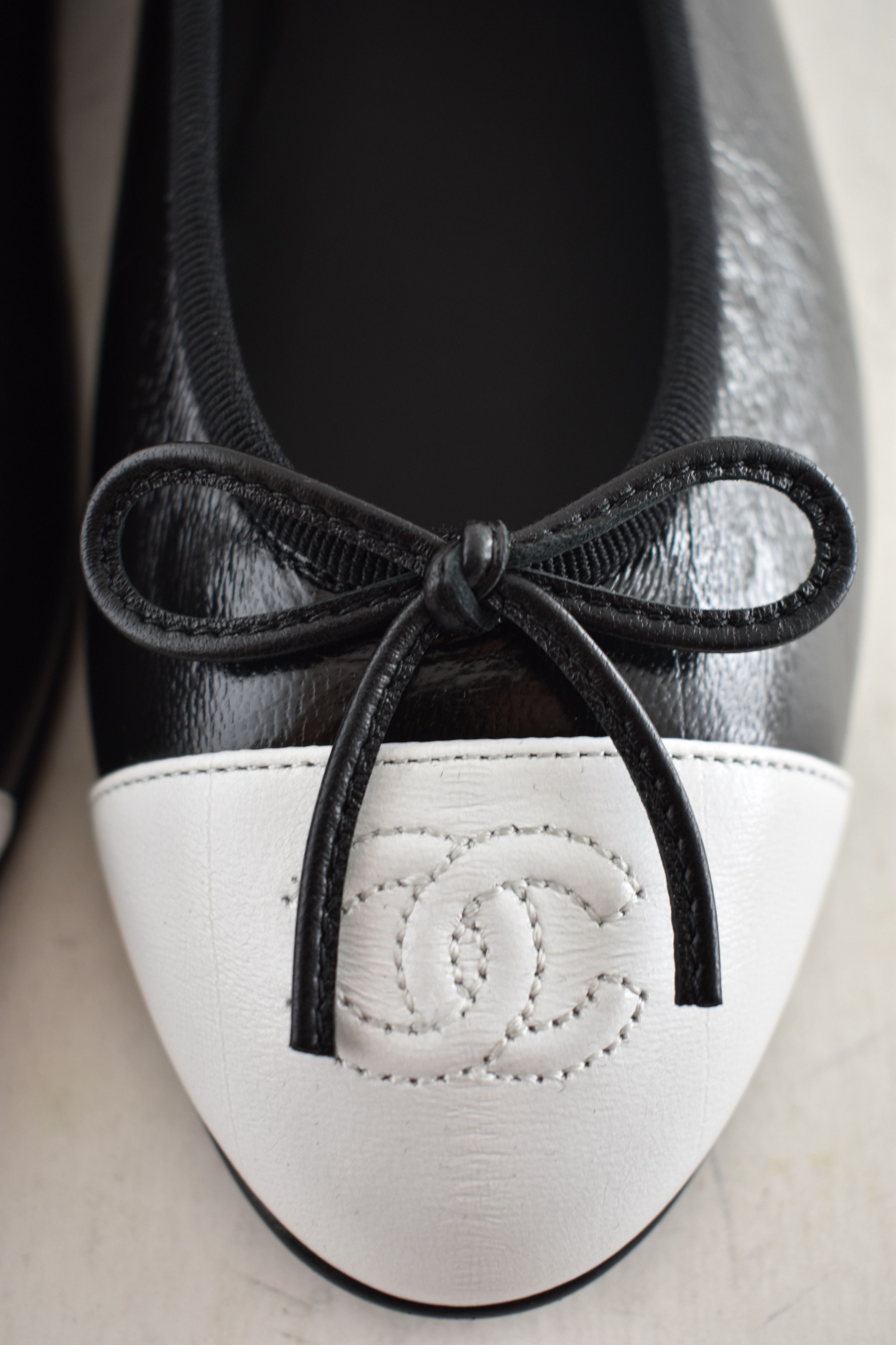 Chanel 26S White Crumpled Shiny Lambskin Ballet Ballerina Flat 35.5 Size US 5.5 / IT 35.5 - 11 Thumbnail