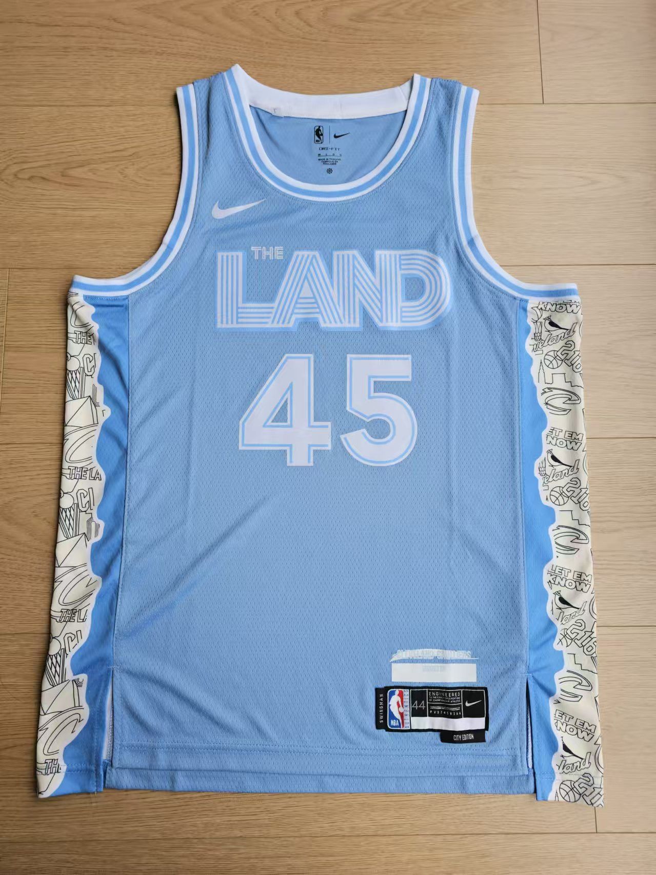 NBA Cleveland Cavaliers 45 Donovan Mitchell Jersey City M Size US M / EU 48-50 / 2 - 1 Thumbnail