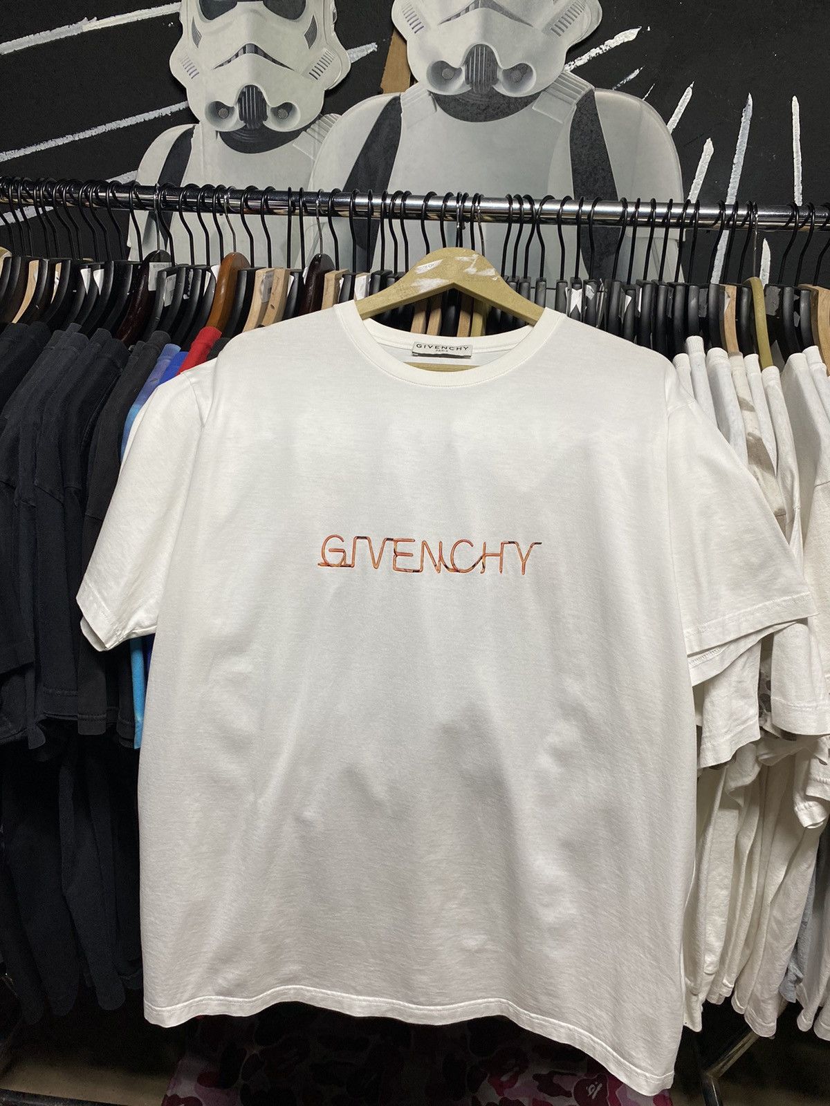 Givenchy Givenchy Spellout street shirt Preowned Large Size US L / EU 52-54 / 3 - 1 Thumbnail