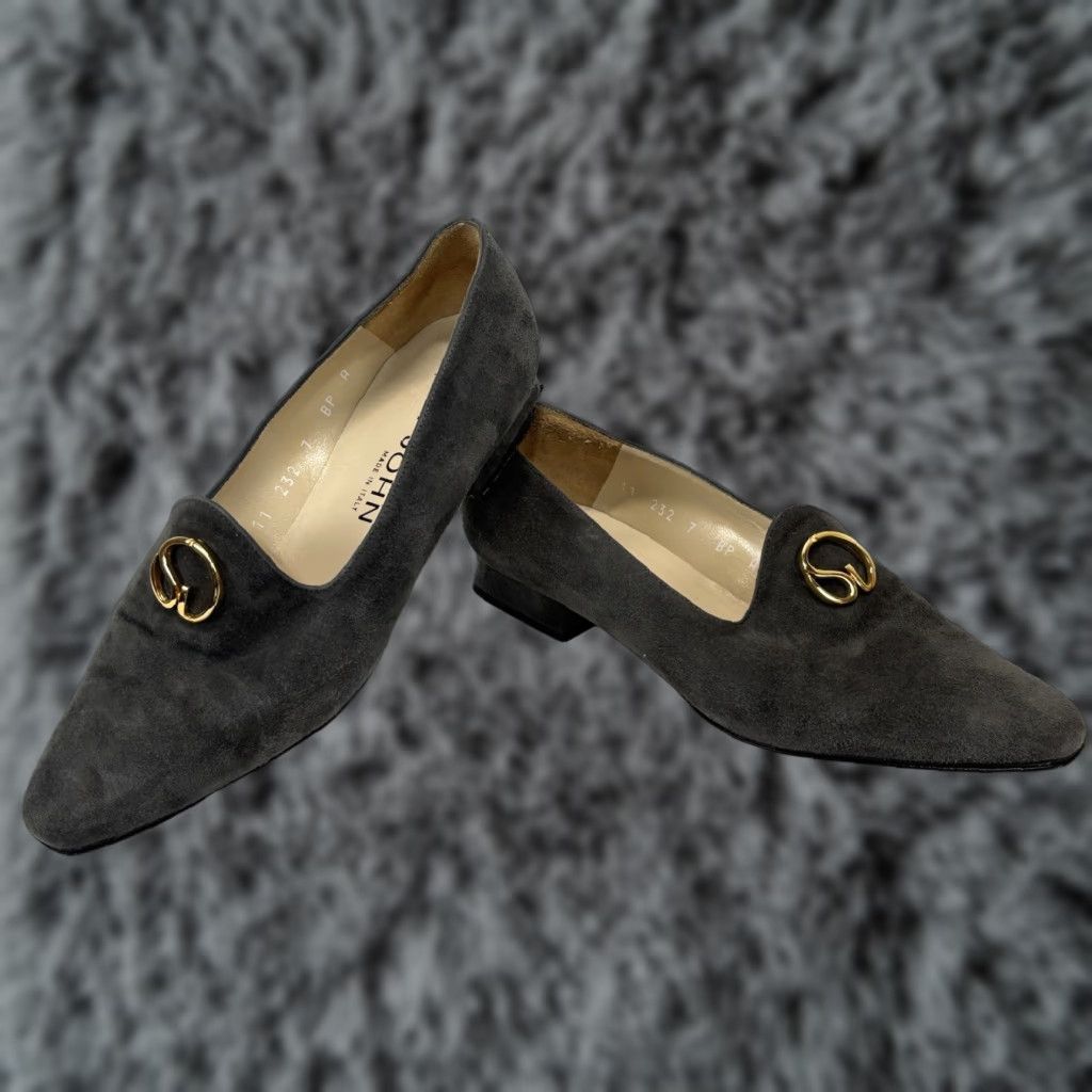 St. John VINTAGE St. John Suede Pumps Women’s 7 Gray Logo Made In Italy Heel Slip On Money - 2 photos damage Size US 7 / IT 37 - 1 Thumbnail