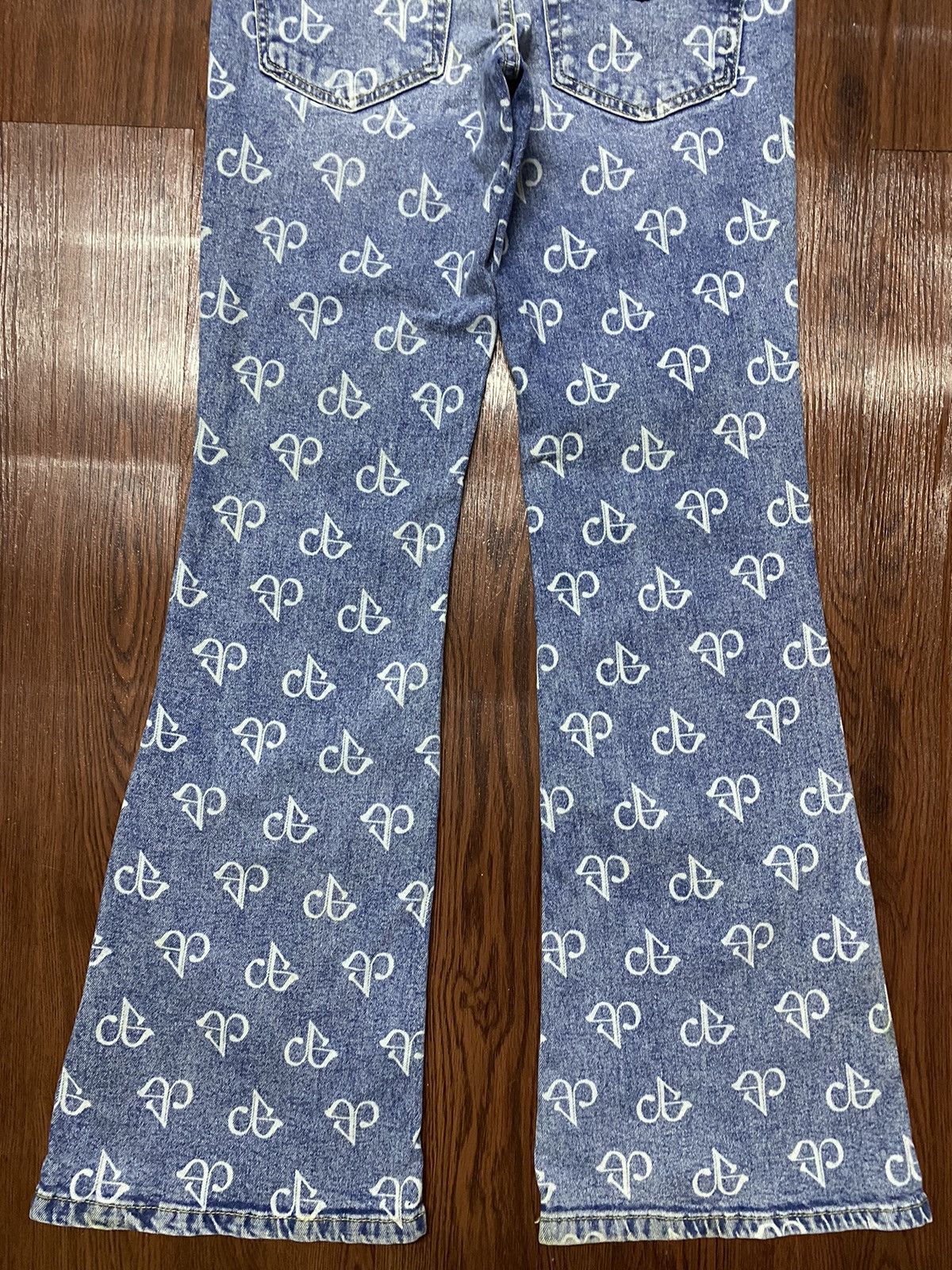 Divided Vintage Japanessed Monogram Blue Faded Wash Flare Jeans Size 28" / US 6 / IT 42 - 6 Thumbnail