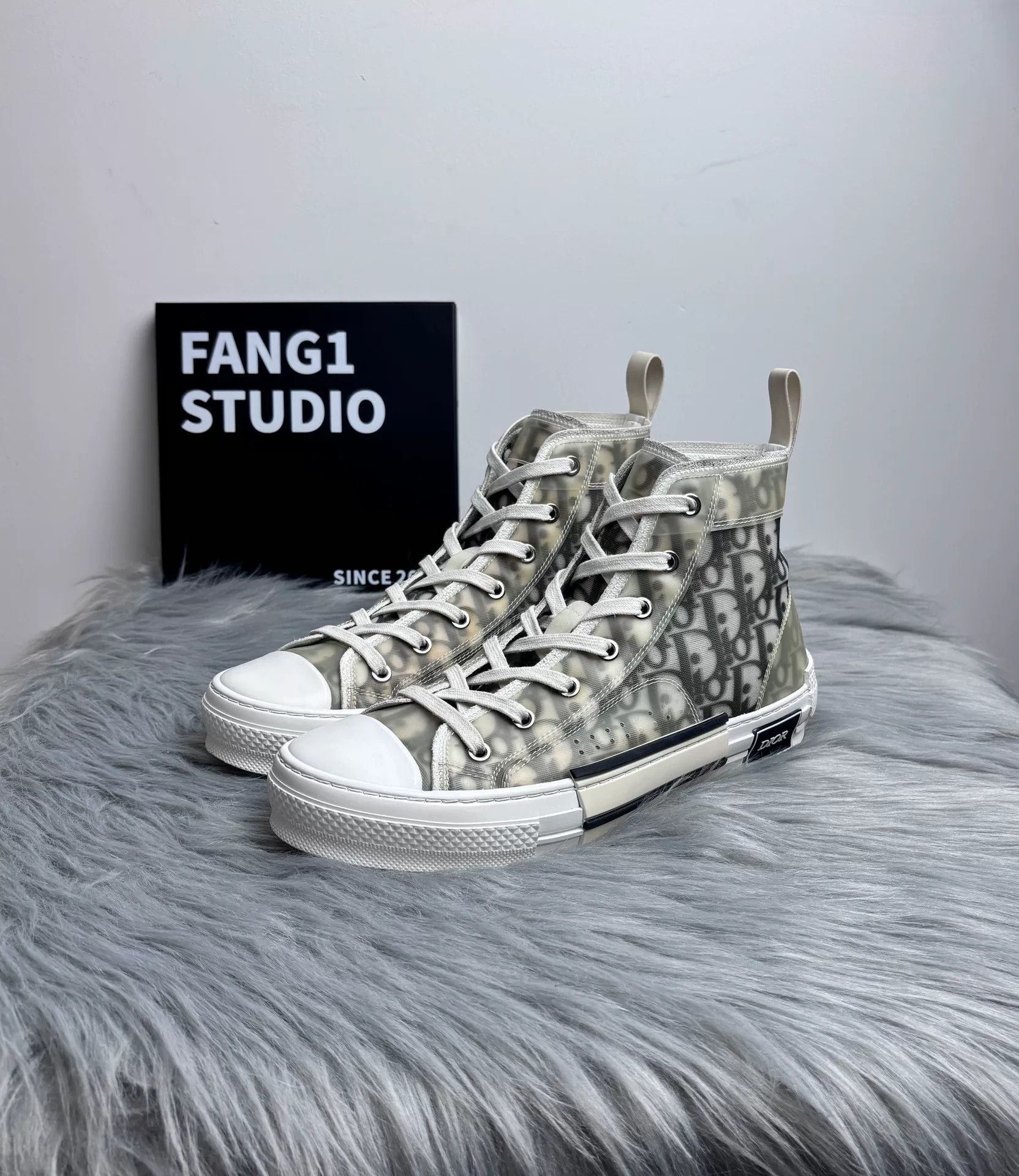 Dior Dior Canvas White Lowtop Sneakers 7.5 Men Size US 7.5 / EU 40-41 - 1 Thumbnail