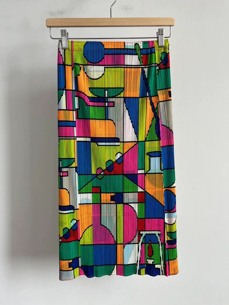 Issey Miyake Issey Miyake size:1 Red, green and blue color-blocked plea Size 22" - 1 Thumbnail