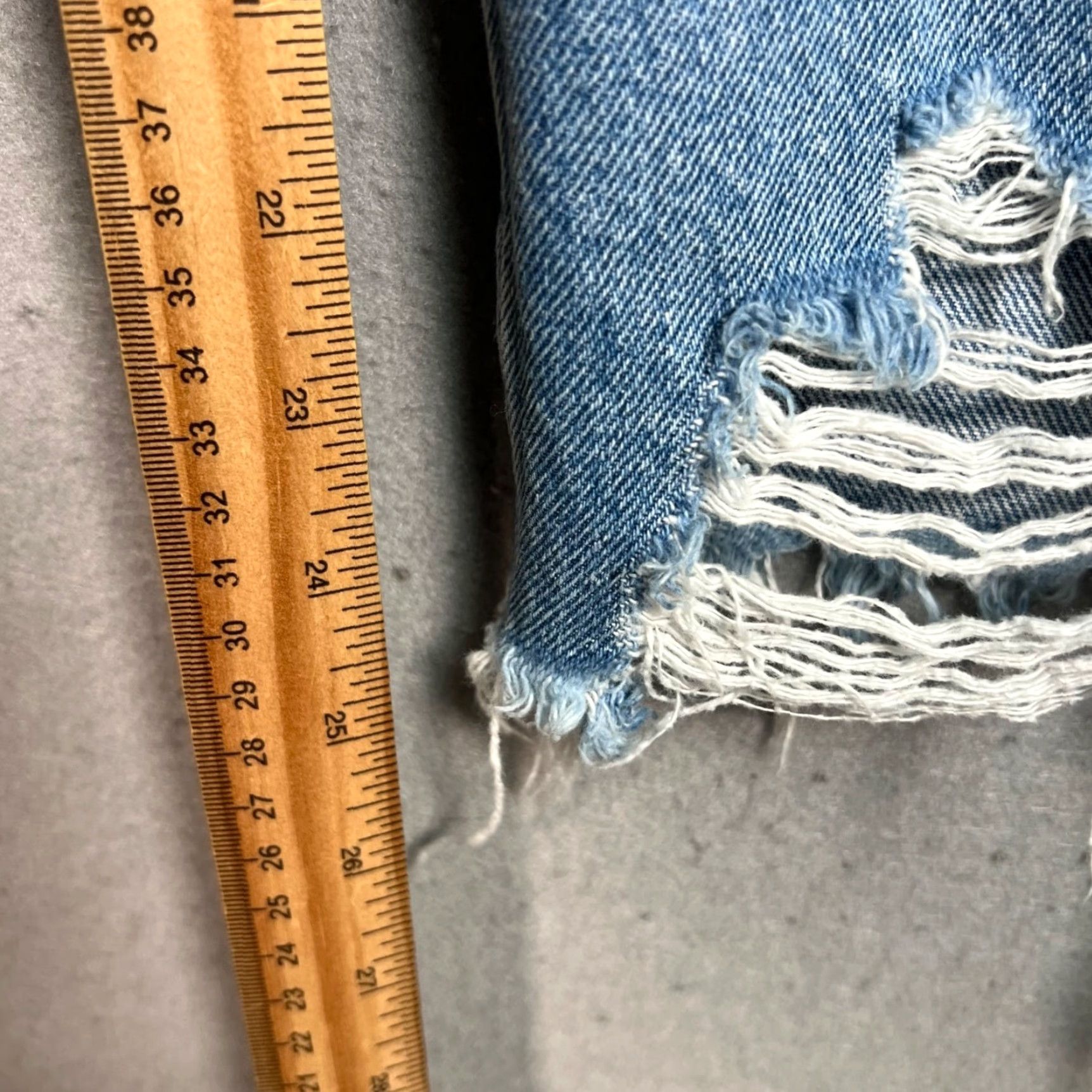 Zara ZARA Denim Jeans Distressed High-Waist 25" Inseam 25" Regular 2 Adult Womens Blue 90s Style Jeans Mens? Womens Size 26" / US 2 / IT 38 - 7 Thumbnail