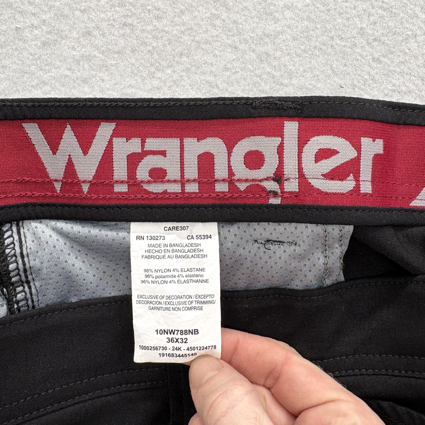 Wrangler Wrangler Cargo Pants Mens 36x32 Black Nylon Spandex Stretch Flat Front Pockets Zip Workwear Casual Straight Vintage No Size US 36 / EU 52 - 3 Thumbnail