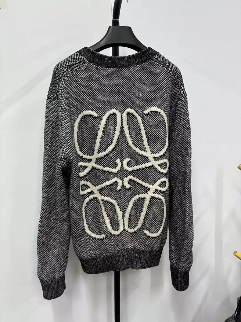 Loewe LOEWE Wool V-neck knitwear with texture Size US S / EU 44-46 / 1 - 2 Thumbnail