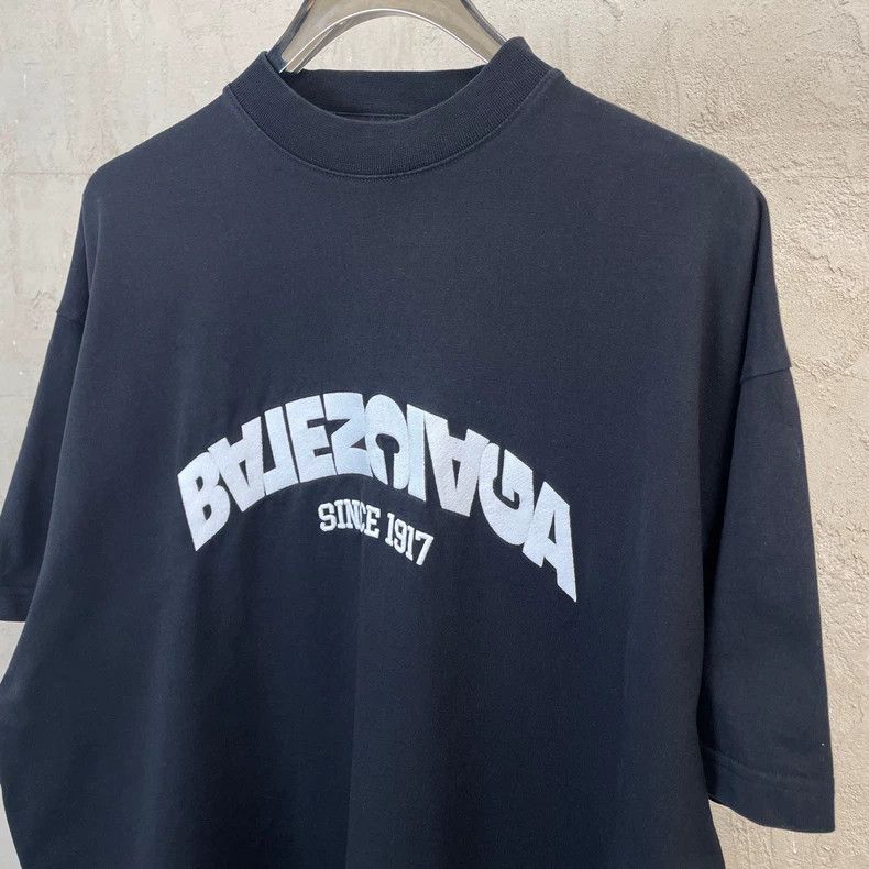 Balenciaga Balenciaga Black embroidered letter logo short sleeve T-sh Size US M / EU 48-50 / 2 - 2 Thumbnail