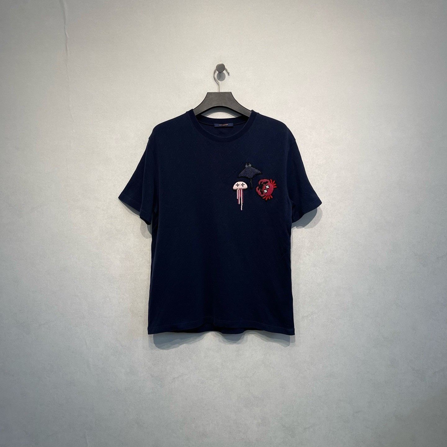Louis Vuitton LV Louis Vuitton Beaded Short-Sleeve T-Shirt Size US XL / EU 56 / 4 - 1 Thumbnail